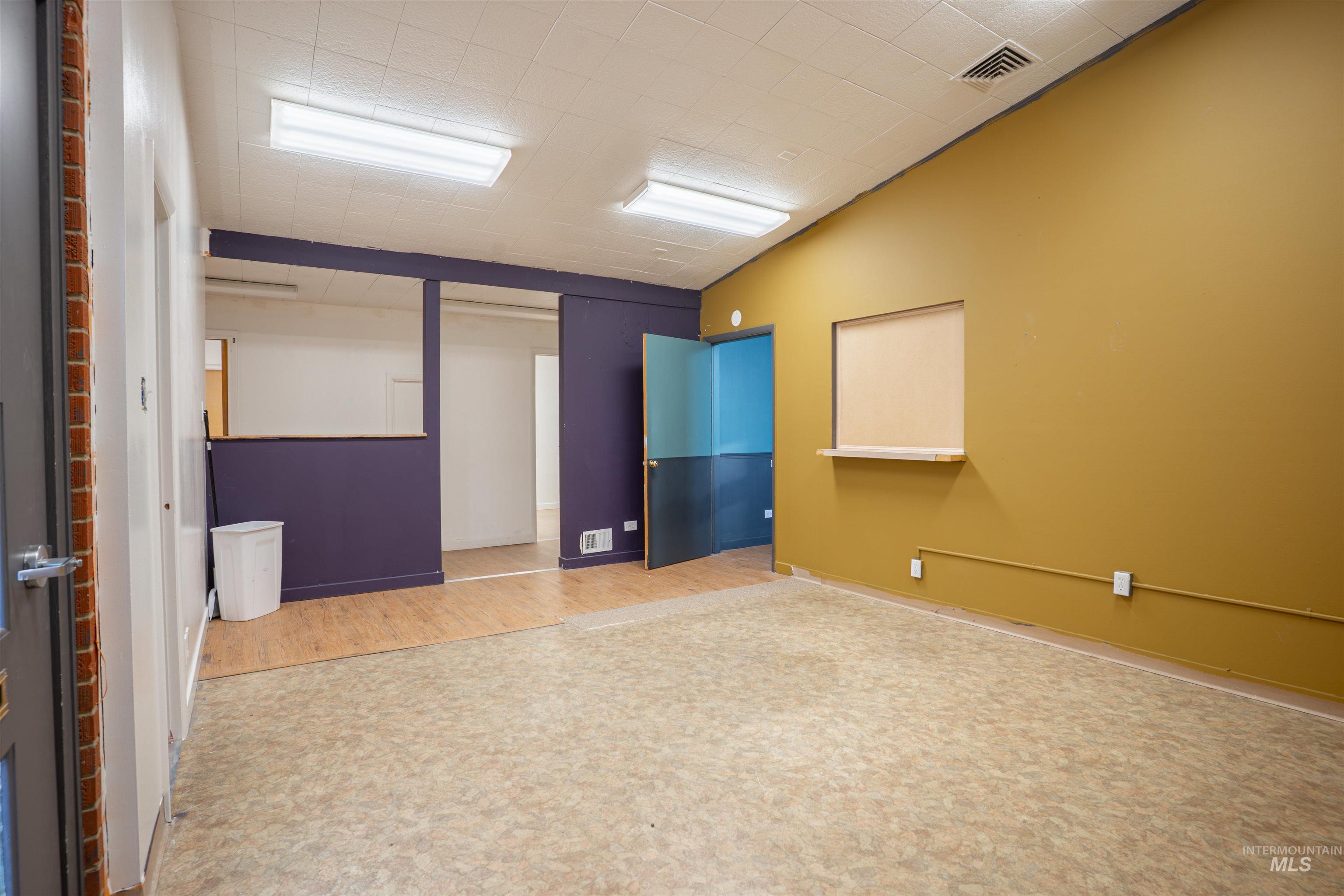 664 Shoup Ave W Property Photo 24