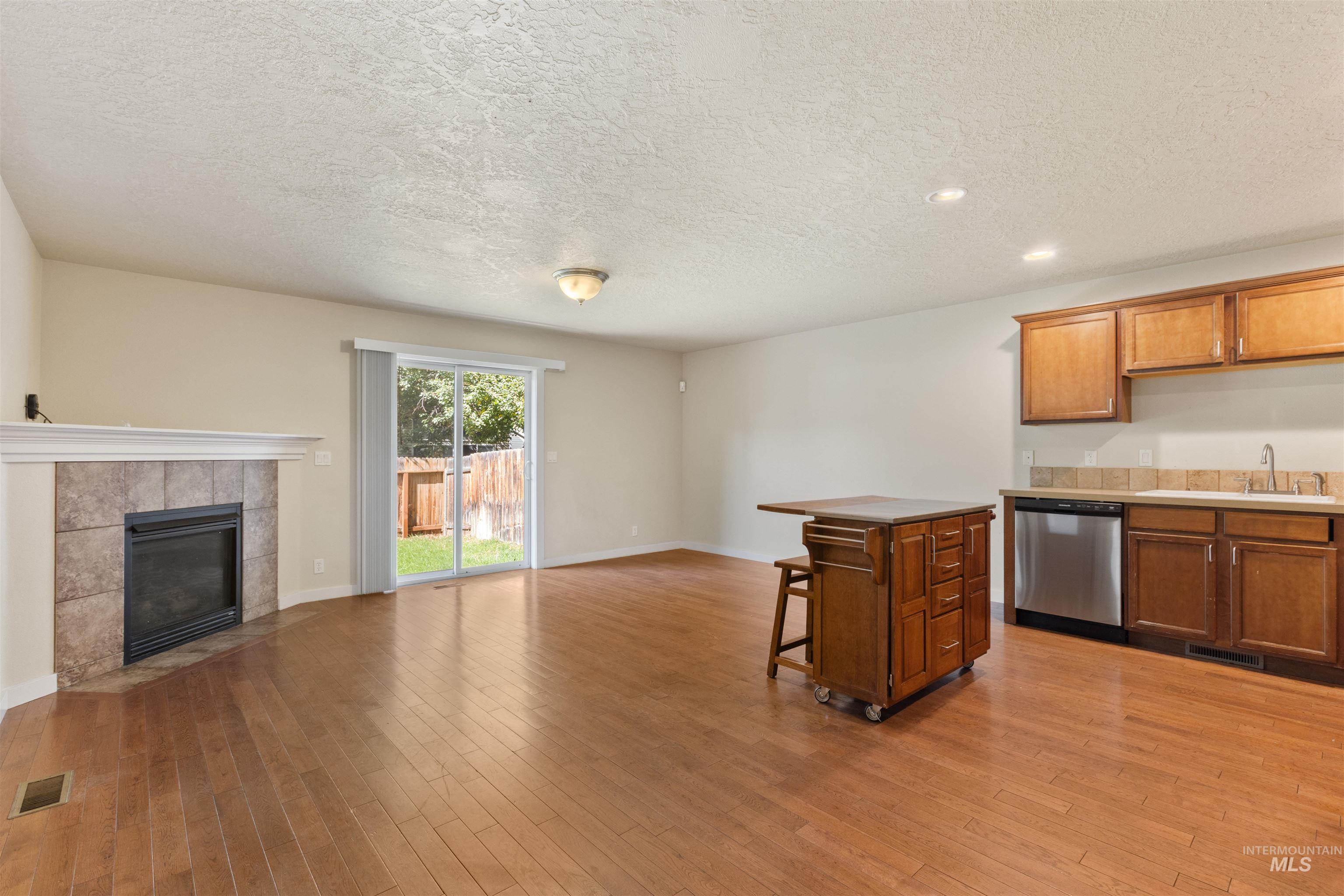 2209 S Amy Property Photo 8