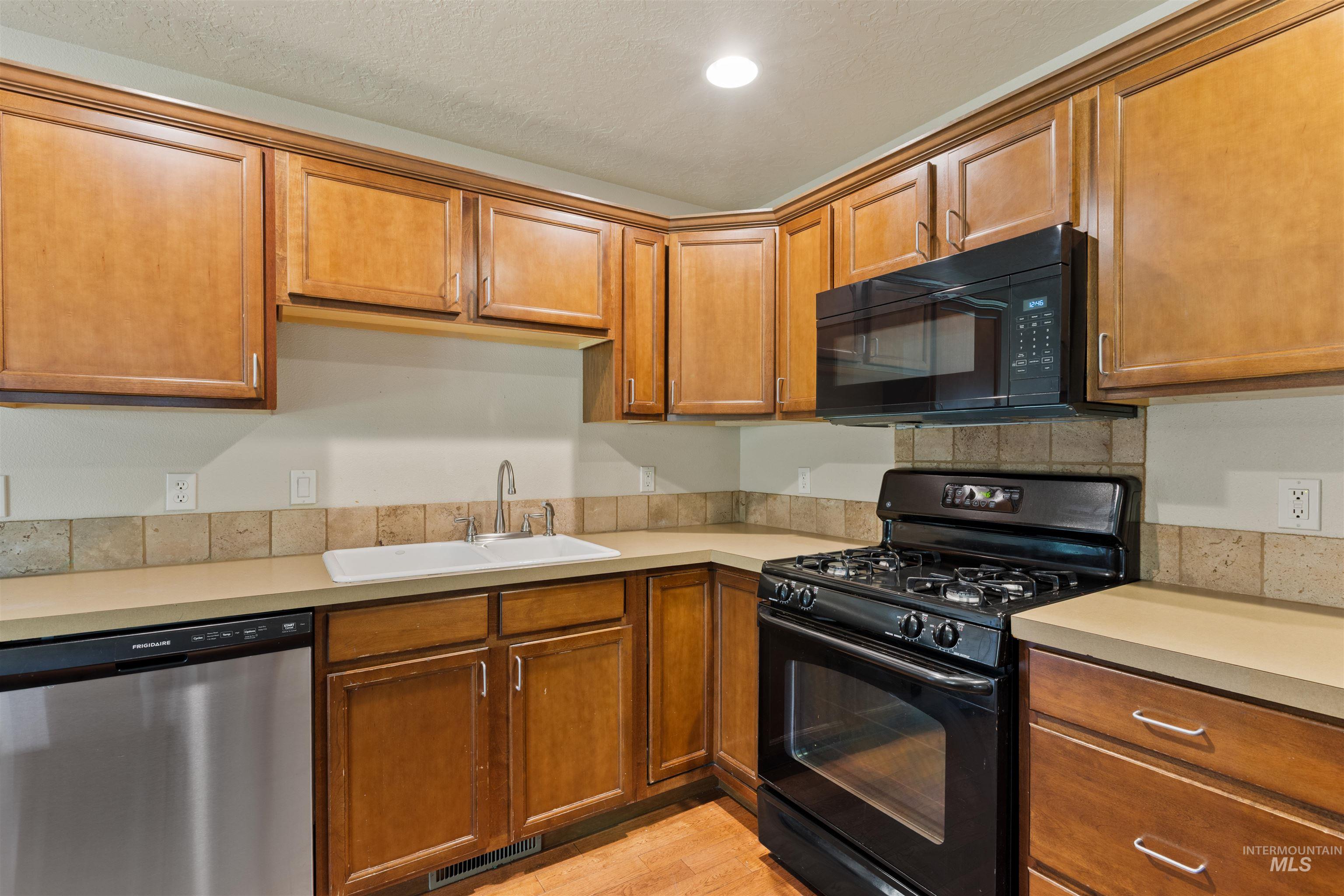 2209 S Amy Property Photo 16