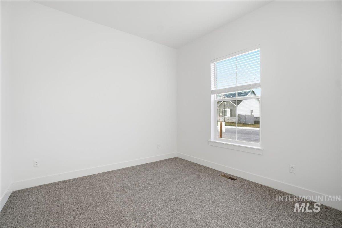 2278 N Kenora Ave Property Photo 24