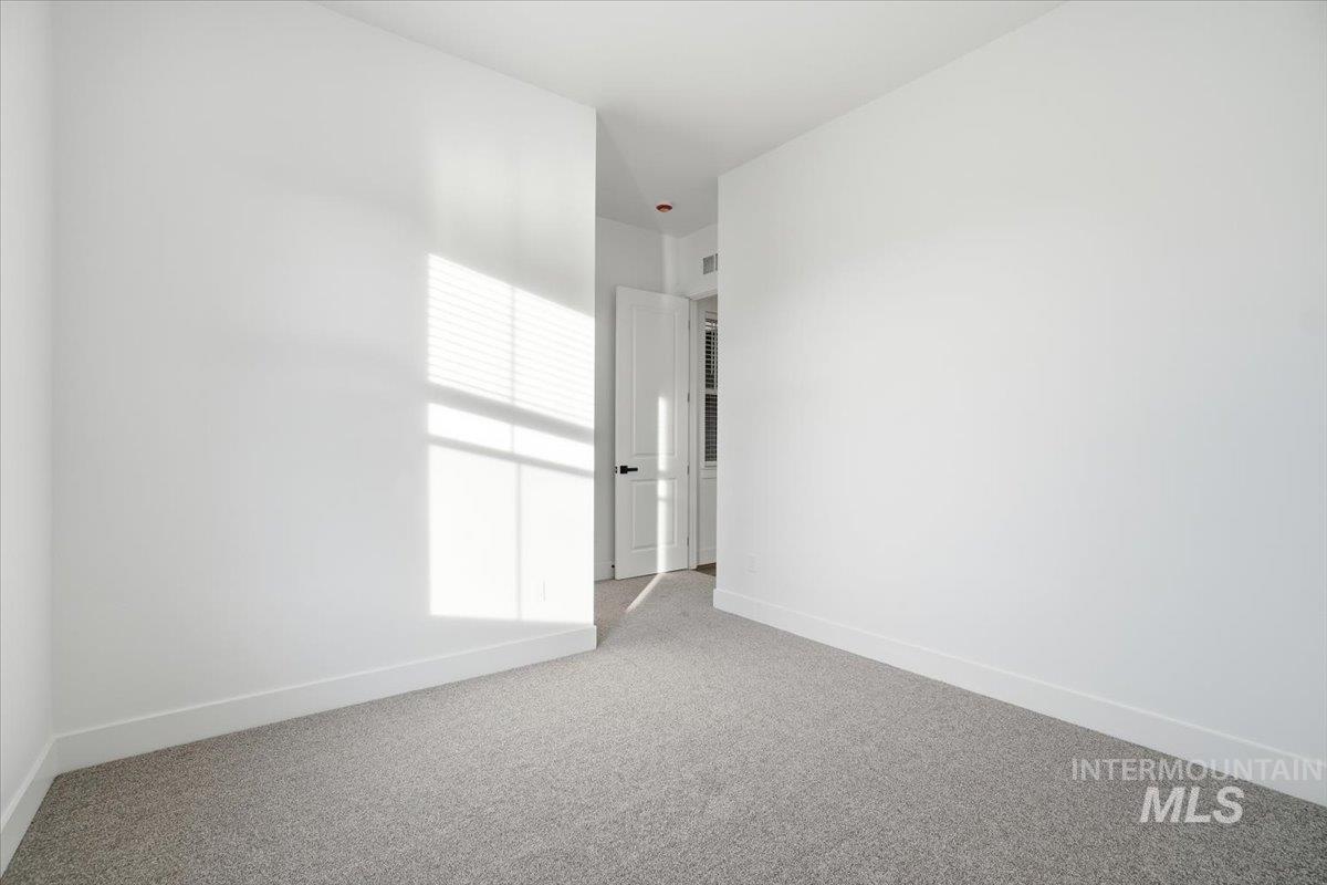 2278 N Kenora Ave Property Photo 25