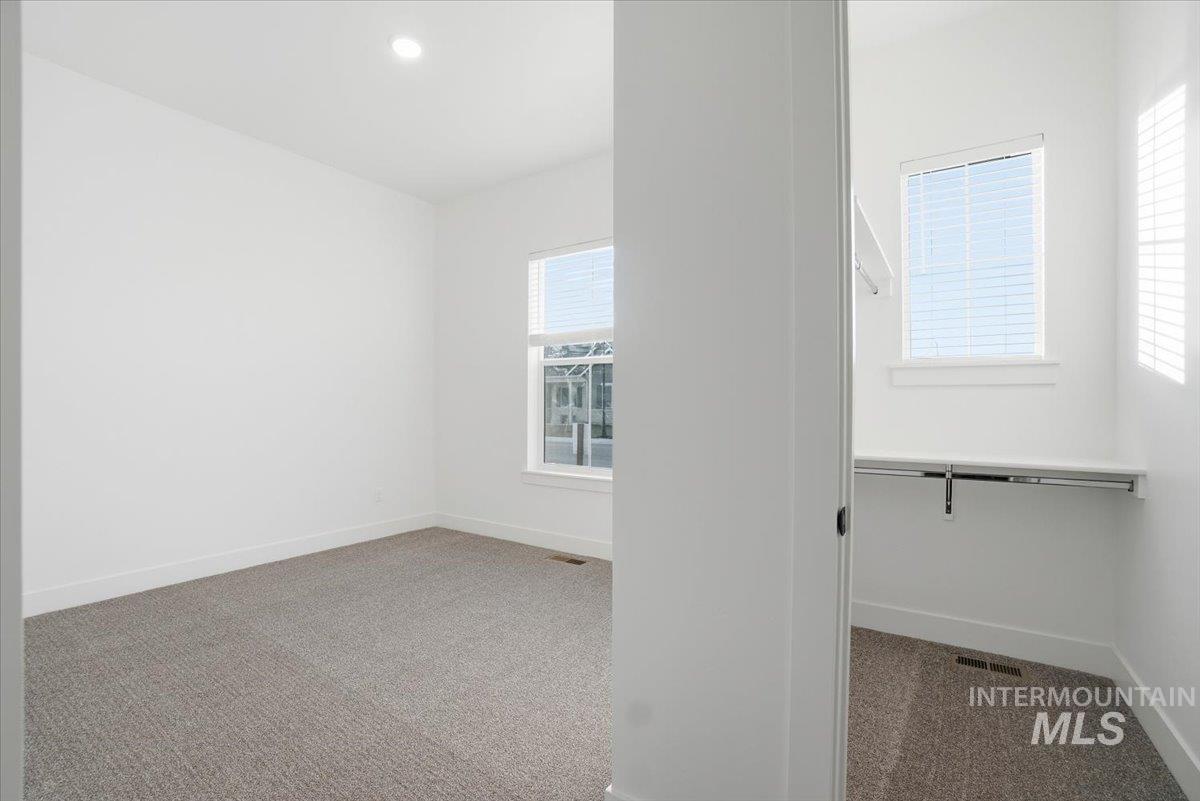 2278 N Kenora Ave Property Photo 26