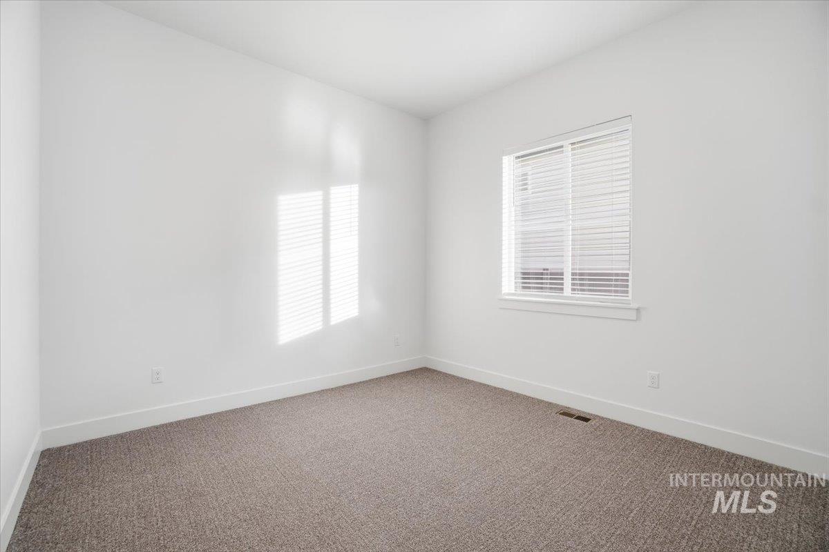 2278 N Kenora Ave Property Photo 28