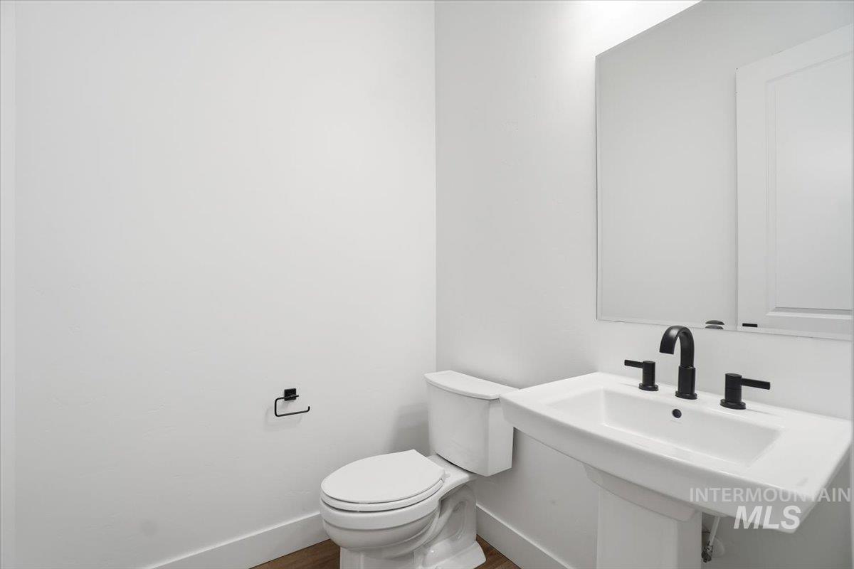 2278 N Kenora Ave Property Photo 30