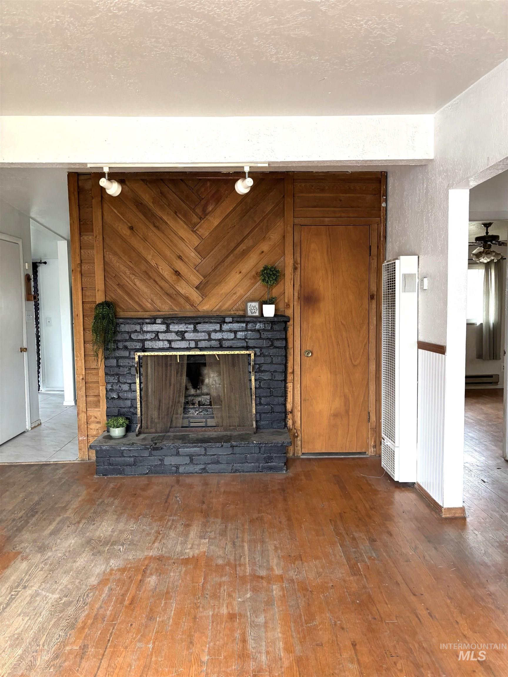 675 S 13th E Property Photo 4