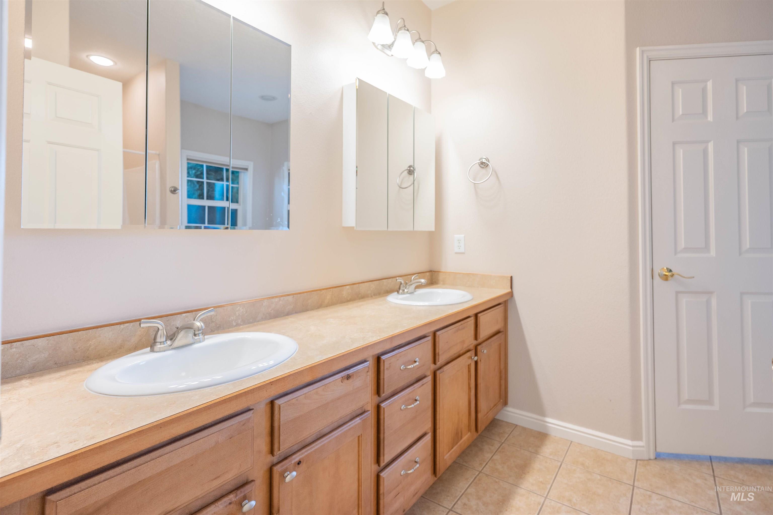 431 Pratt Pl Property Photo 12