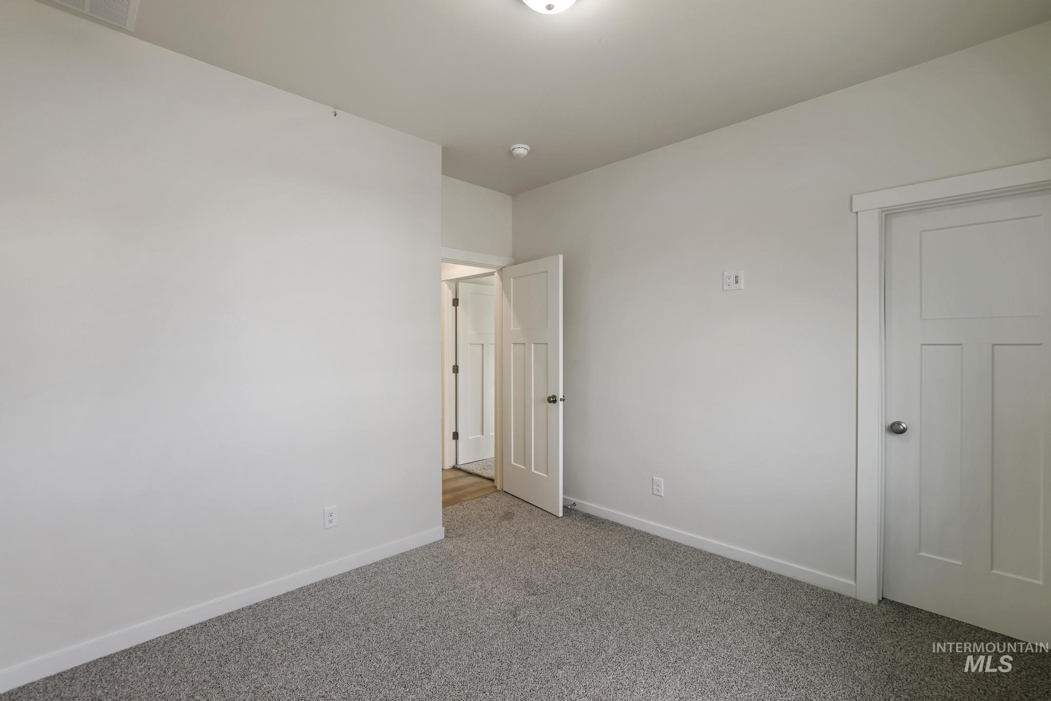 902 23rd Ave E Property Photo 30