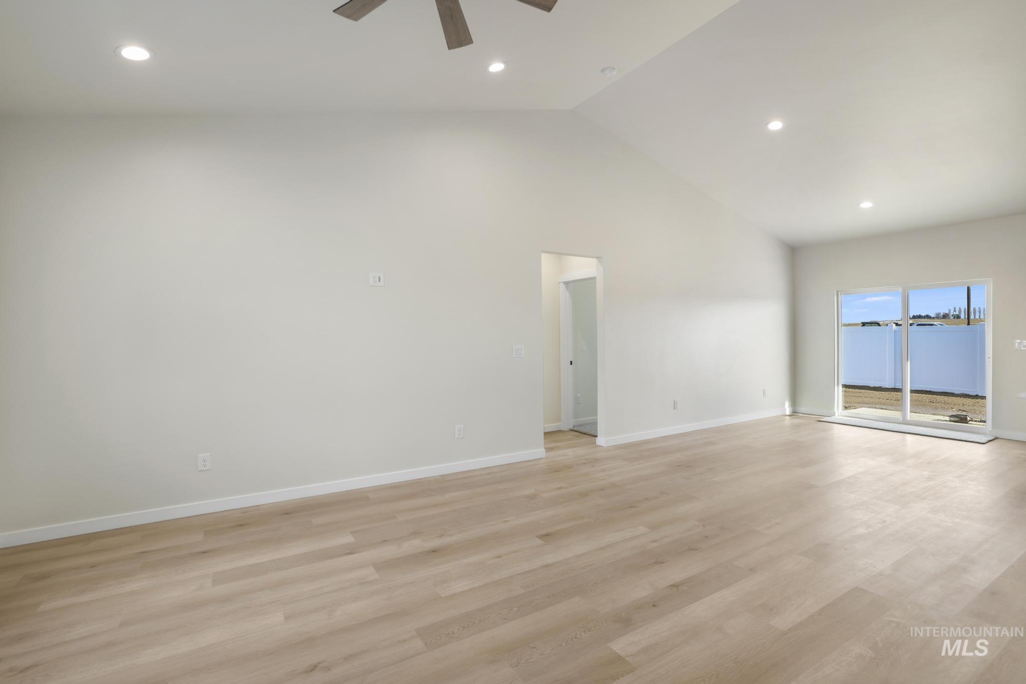 2014 Regan St Property Photo 5