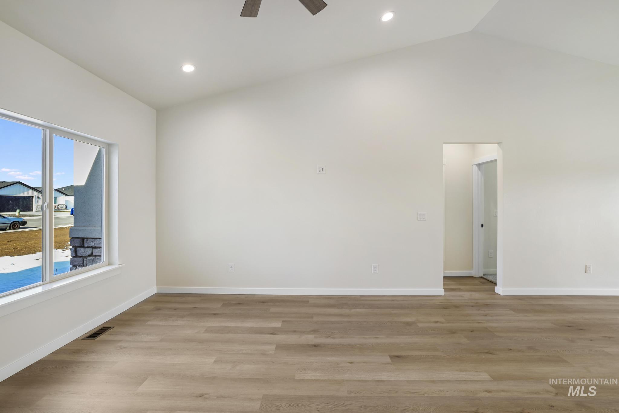 2014 Regan St Property Photo 6