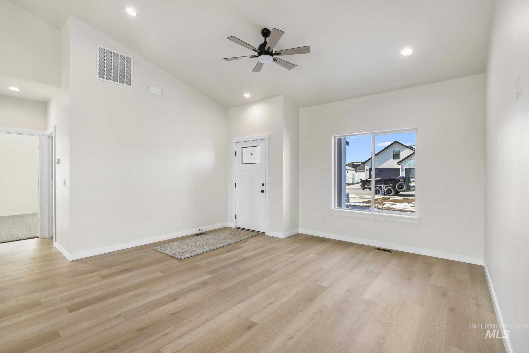 2014 Regan St Property Photo 7