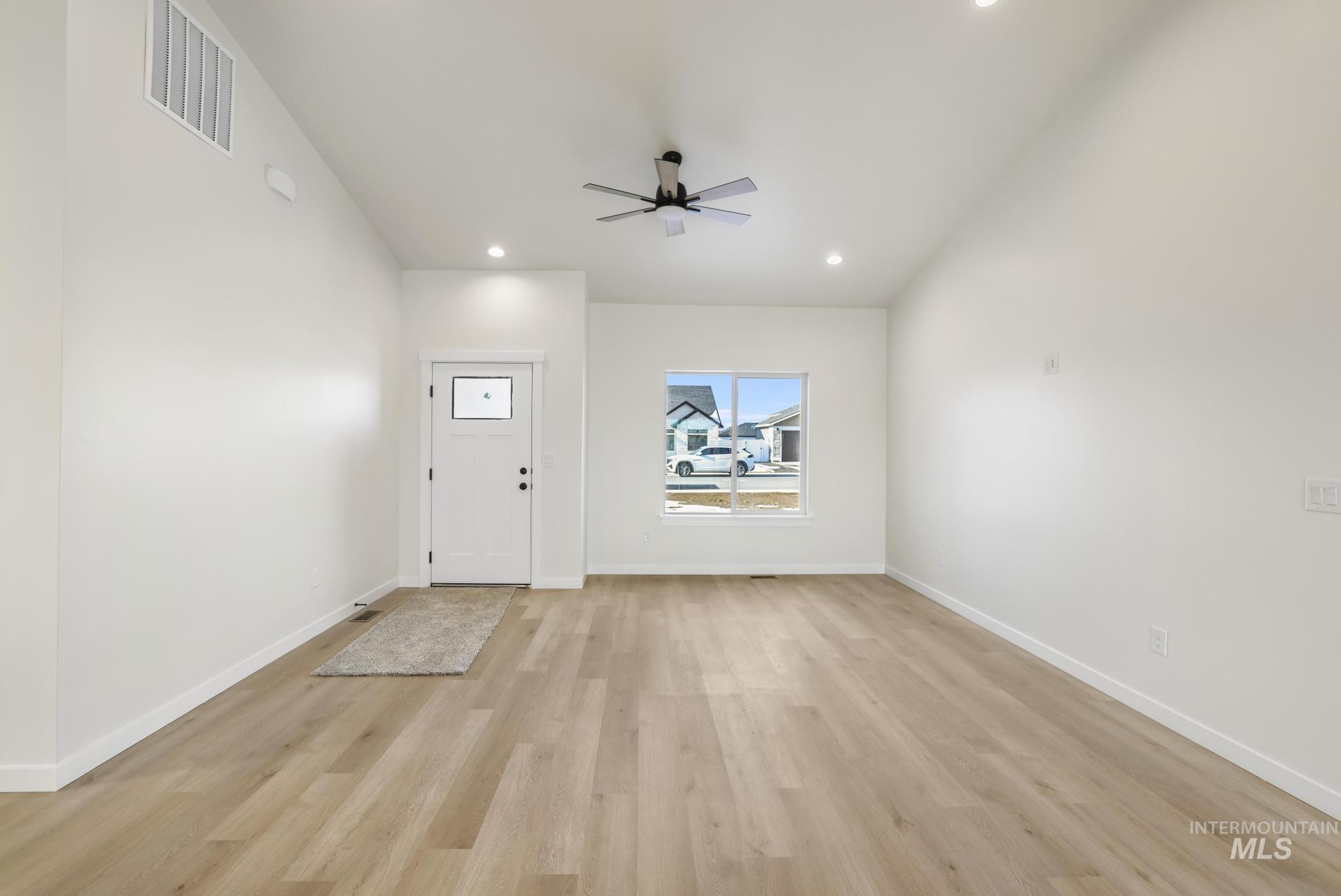 2014 Regan St Property Photo 8