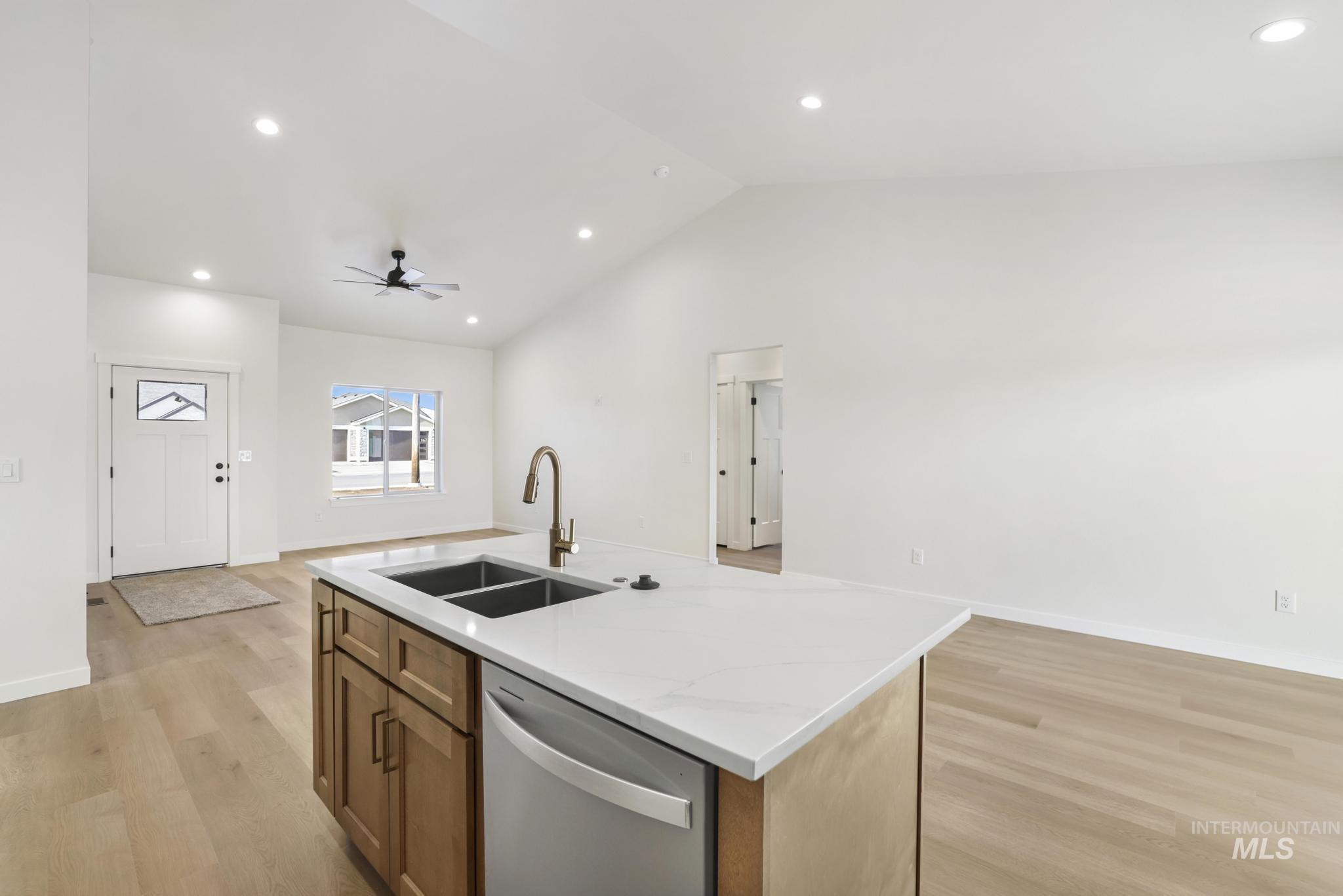 2014 Regan St Property Photo 14