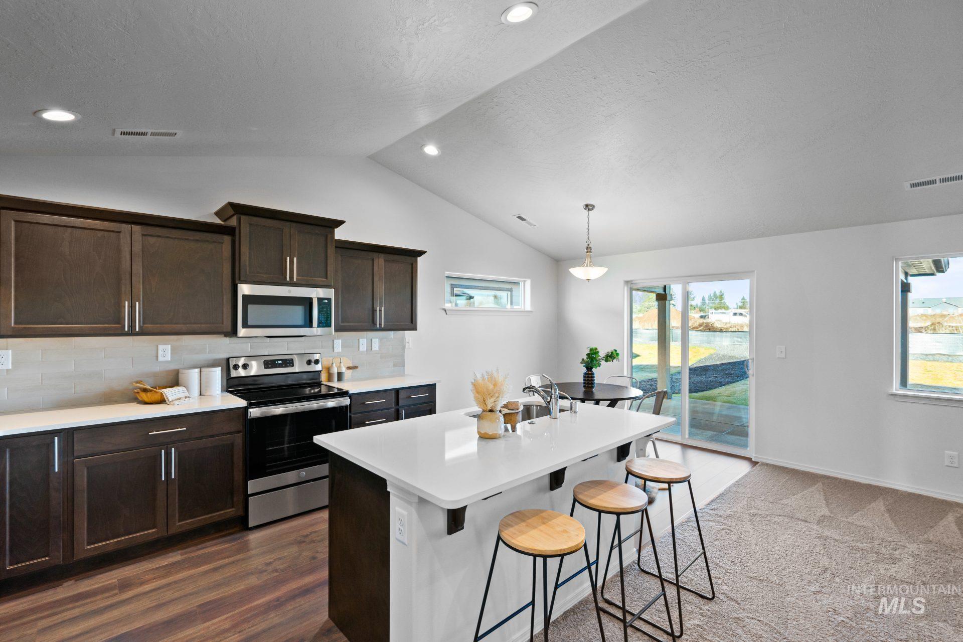1646 Harris Way Property Photo 4