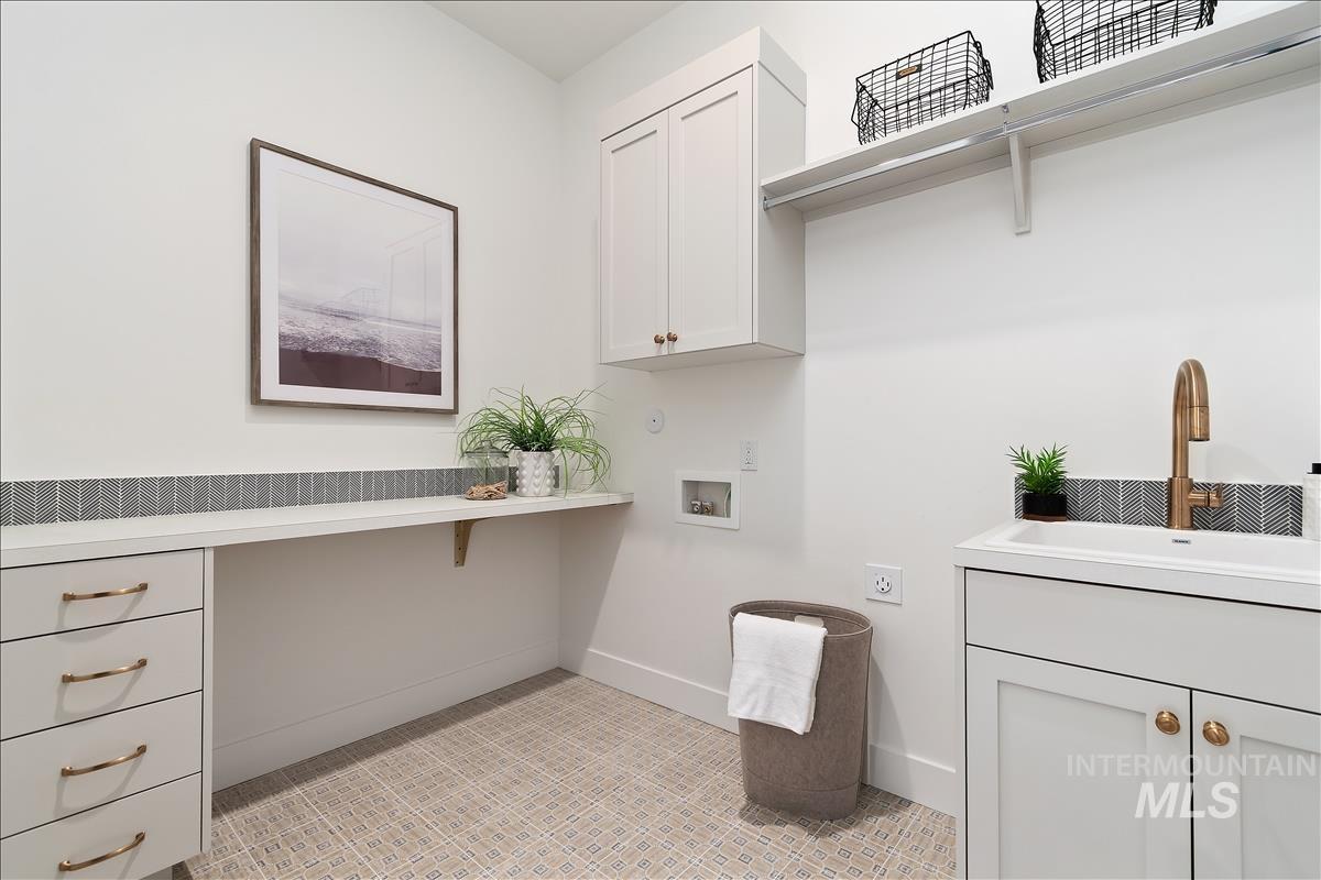 3506 N Templeton Way Property Photo 9