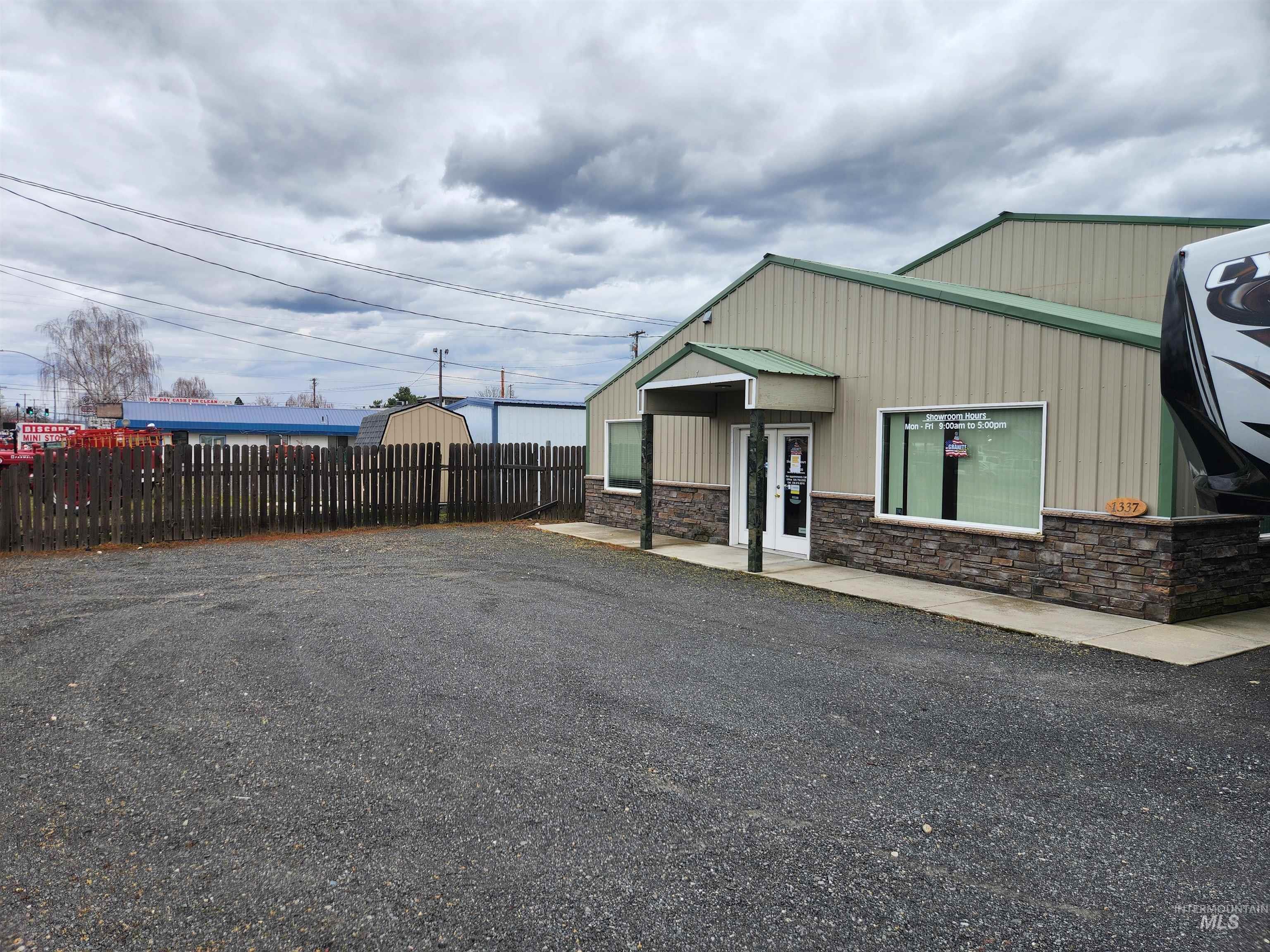 1337 Bridge St. Property Photo 2