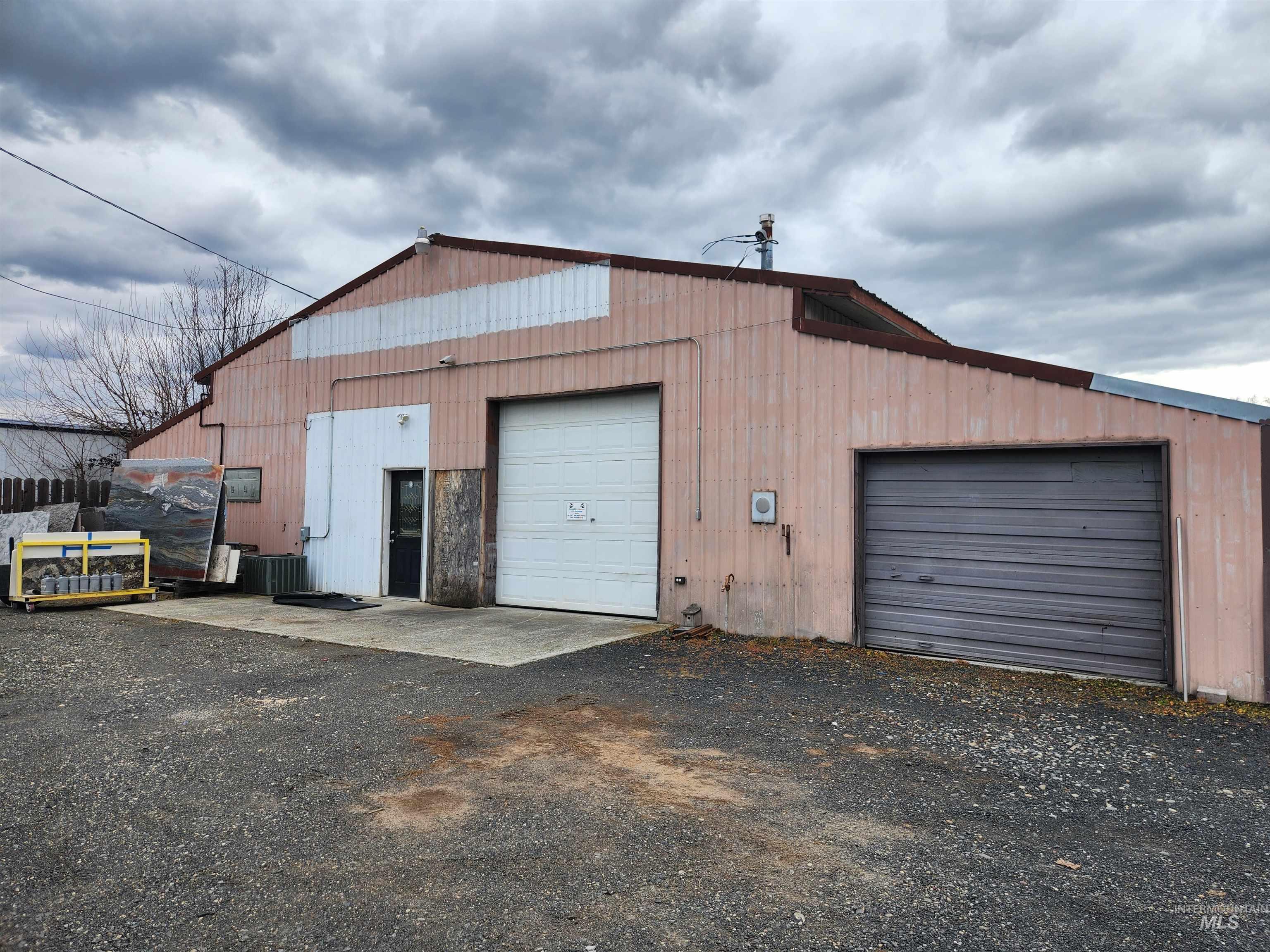 1337 Bridge St. Property Photo 15