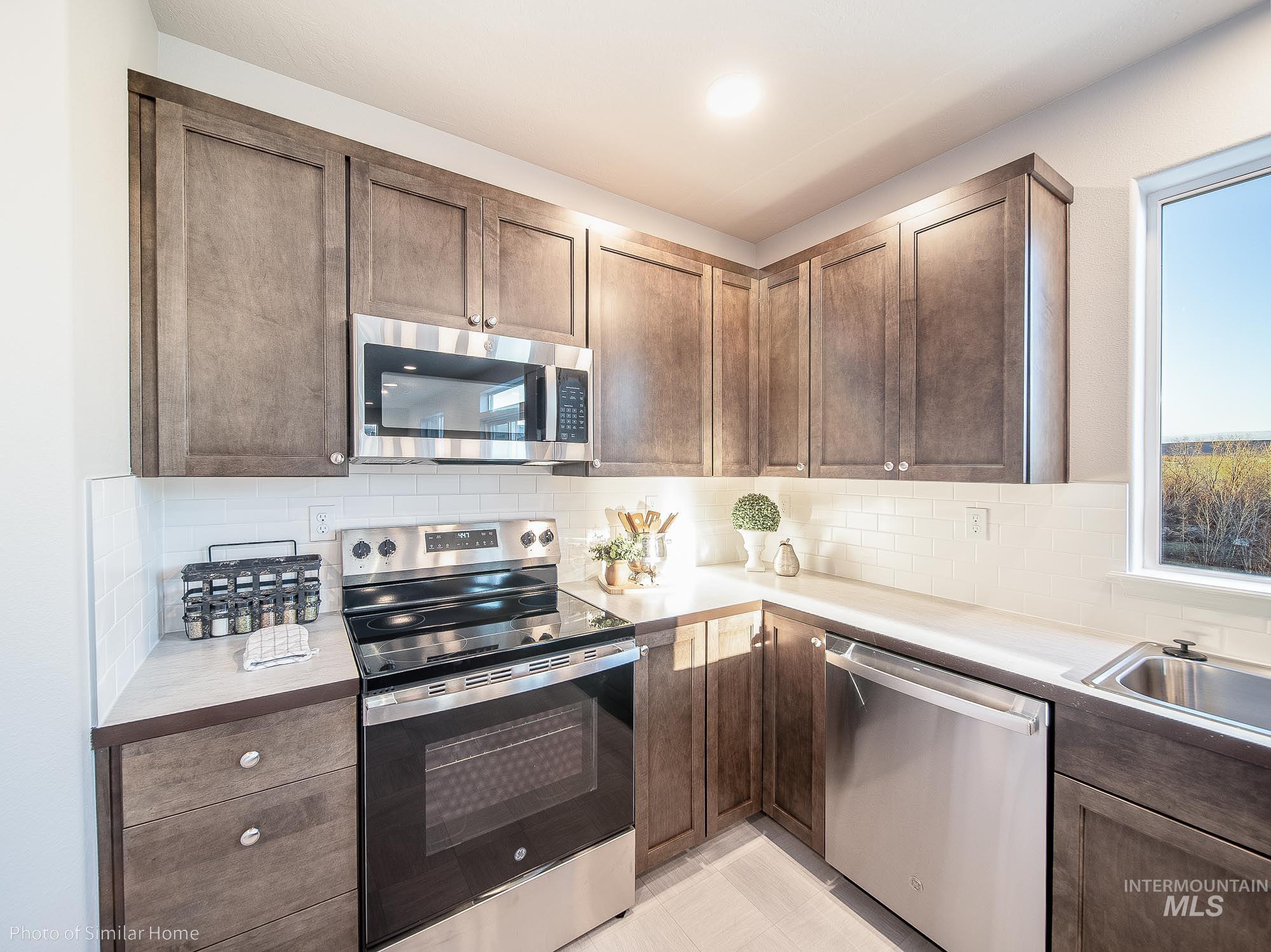 2049 Sumac Ave. Property Photo 4