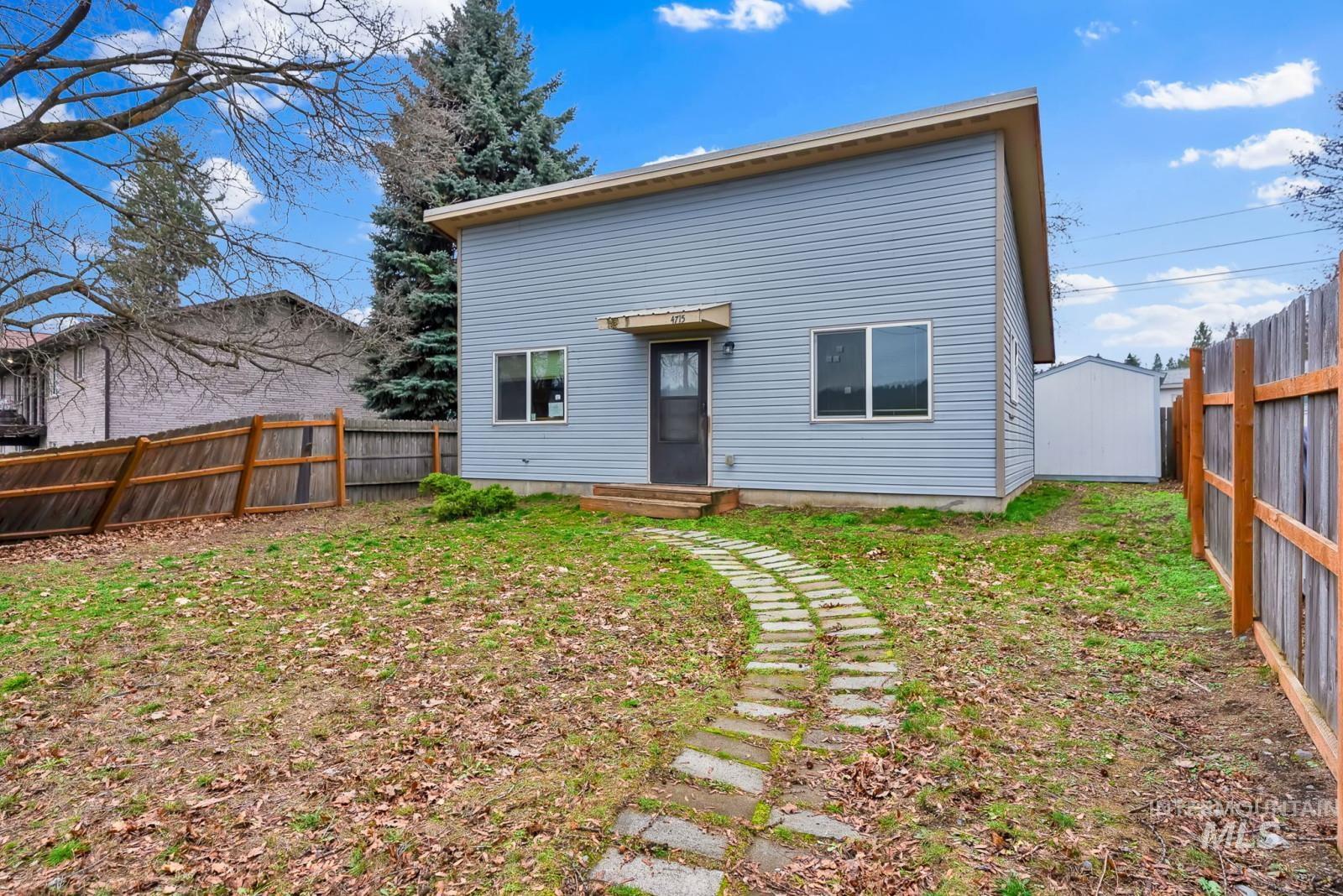 4715 Reeves Property Photo 3