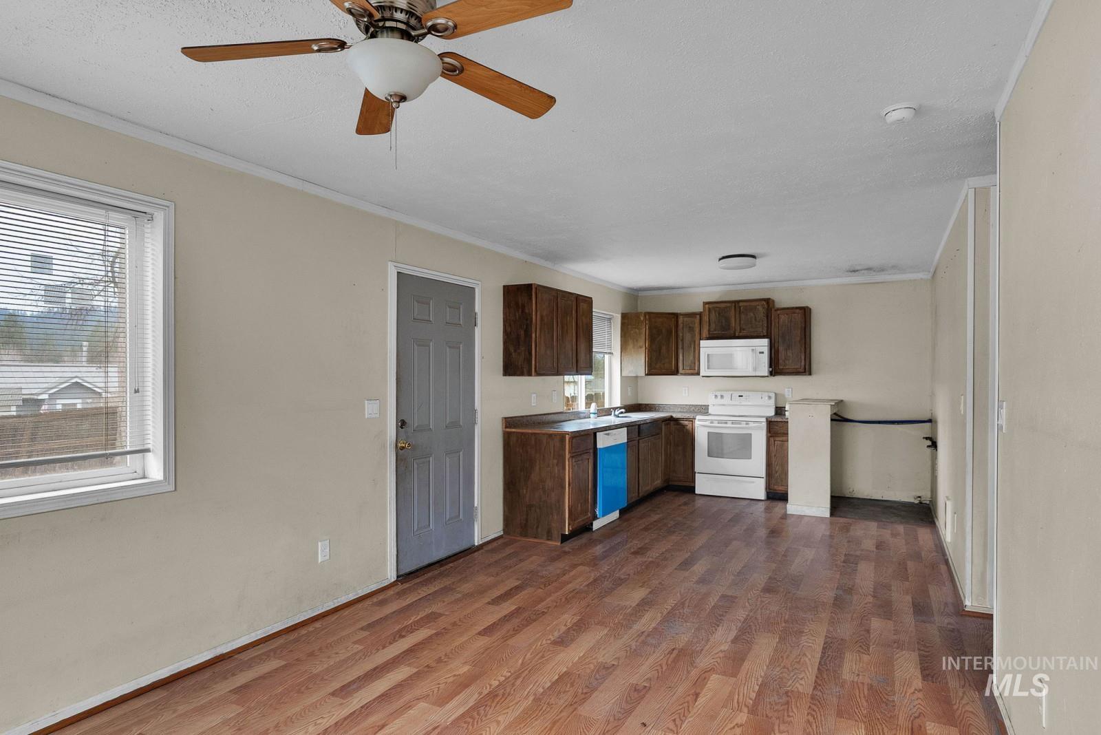 4715 Reeves Property Photo 7