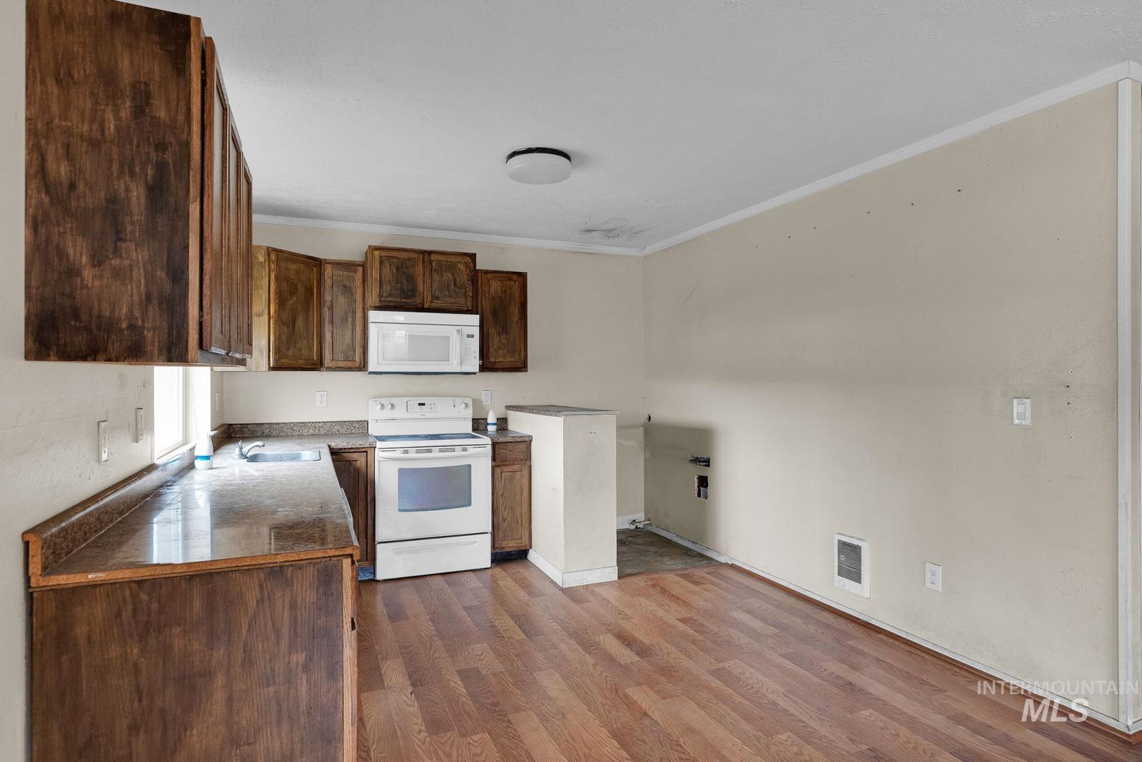 4715 Reeves Property Photo 10