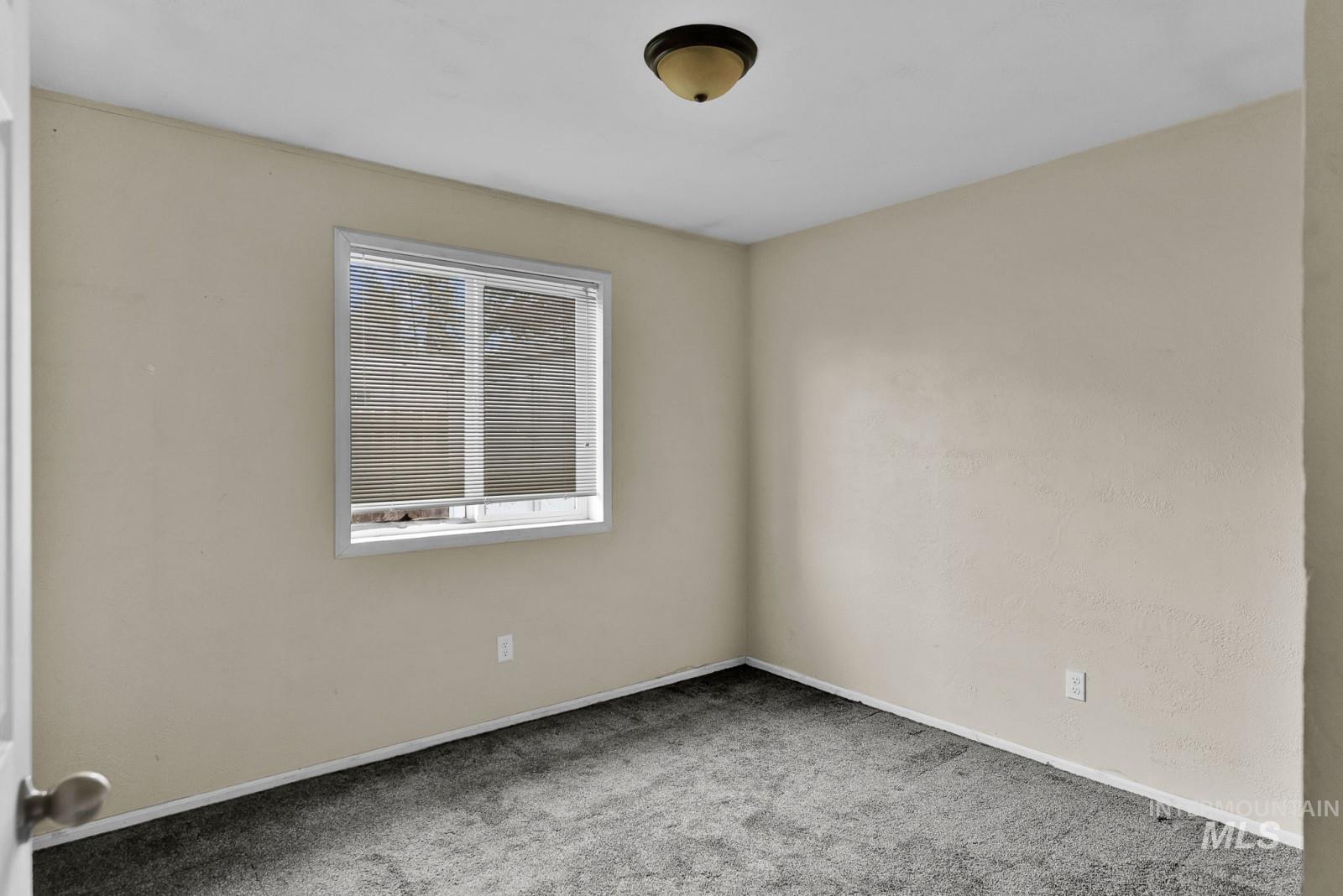 4715 Reeves Property Photo 14