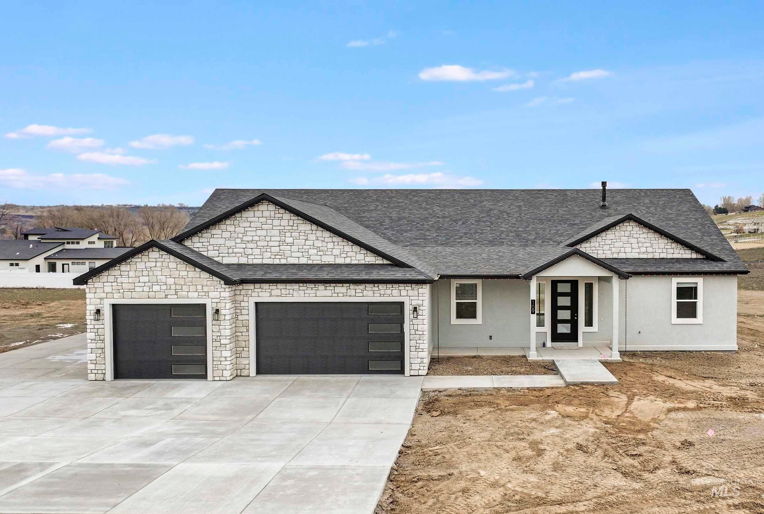109 Stella Circle Property Photo 2