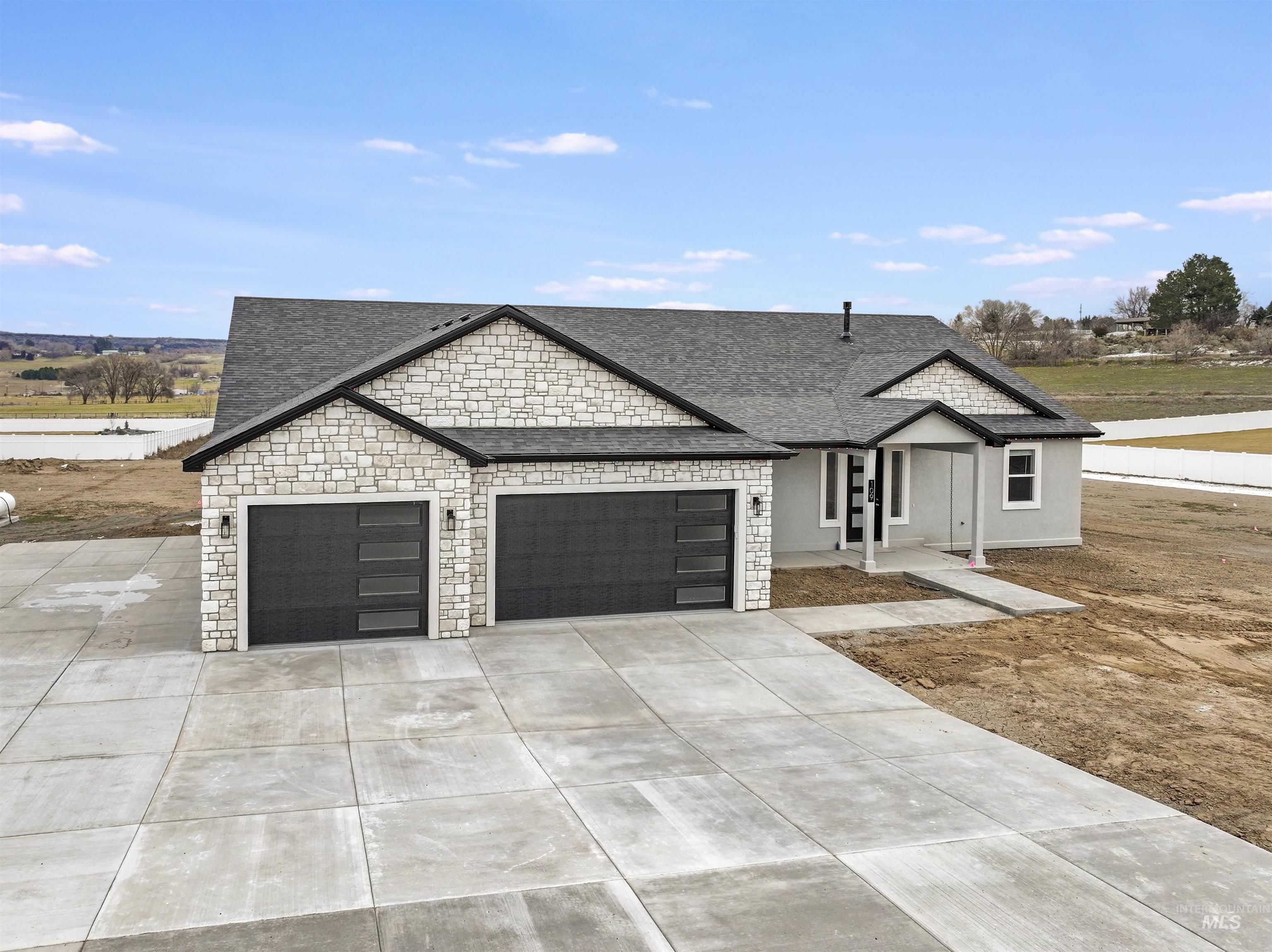 109 Stella Circle Property Photo 3