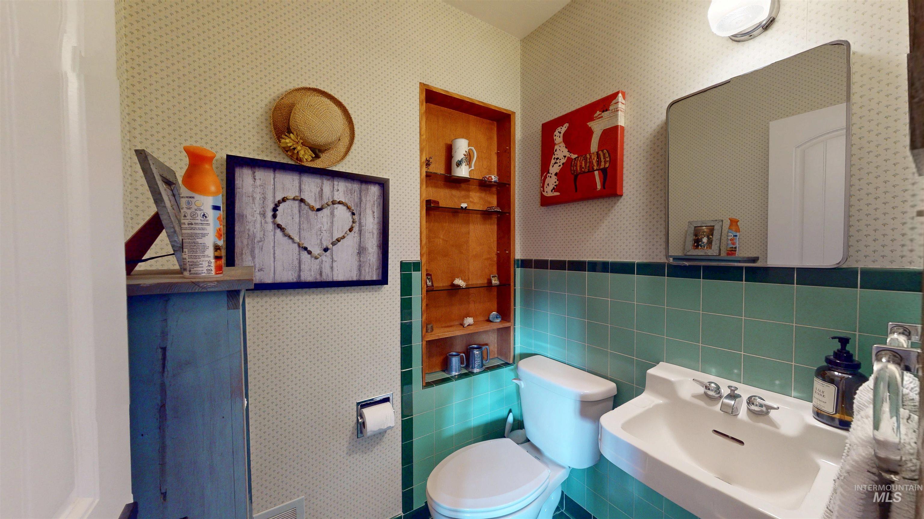 2111 Addison Ave E Property Photo 14