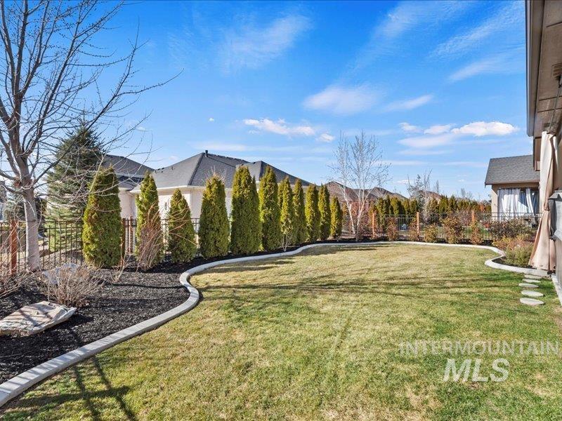 1367 N Willowick Ave Property Photo 26