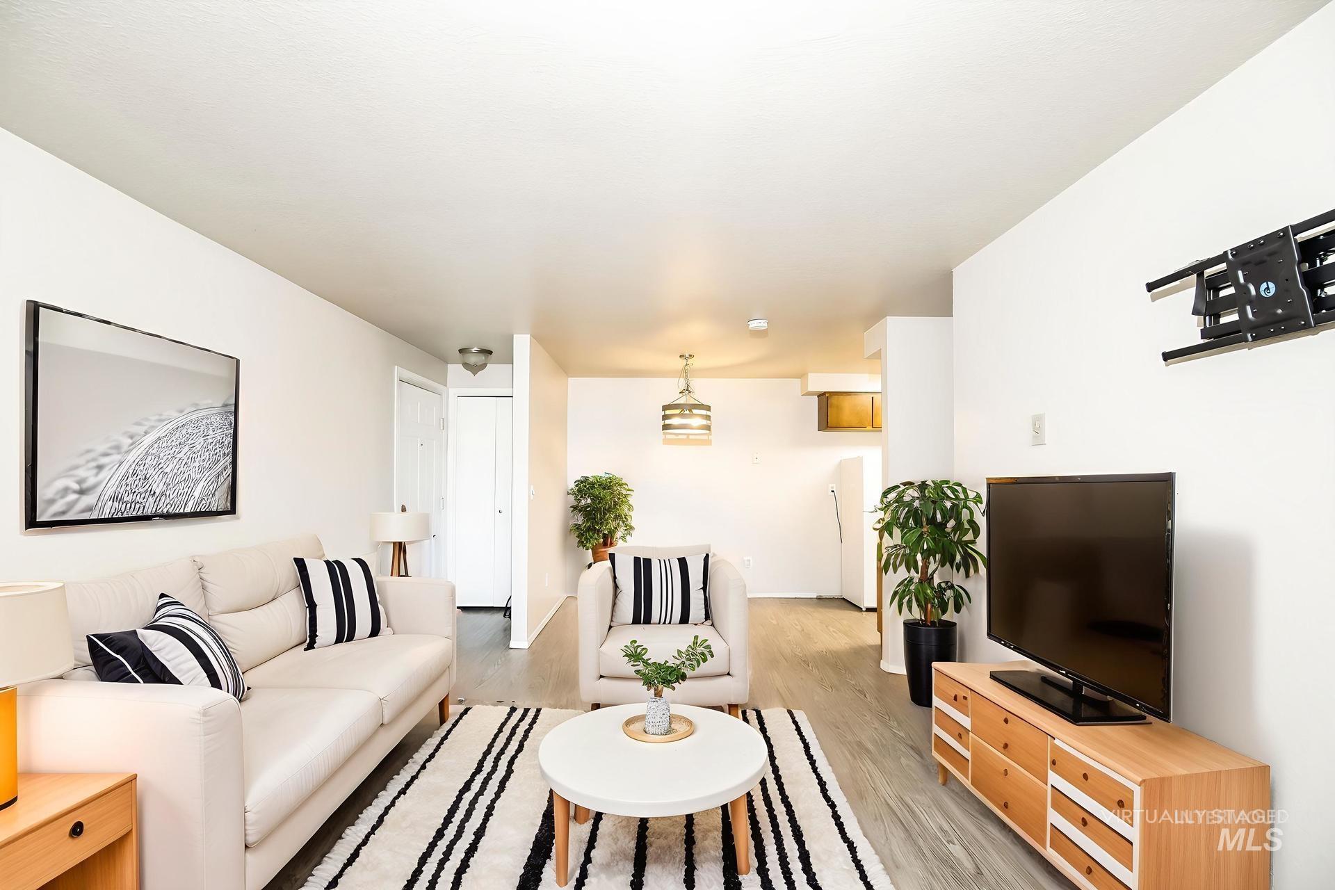 6833 W Colehaven Property Photo 4