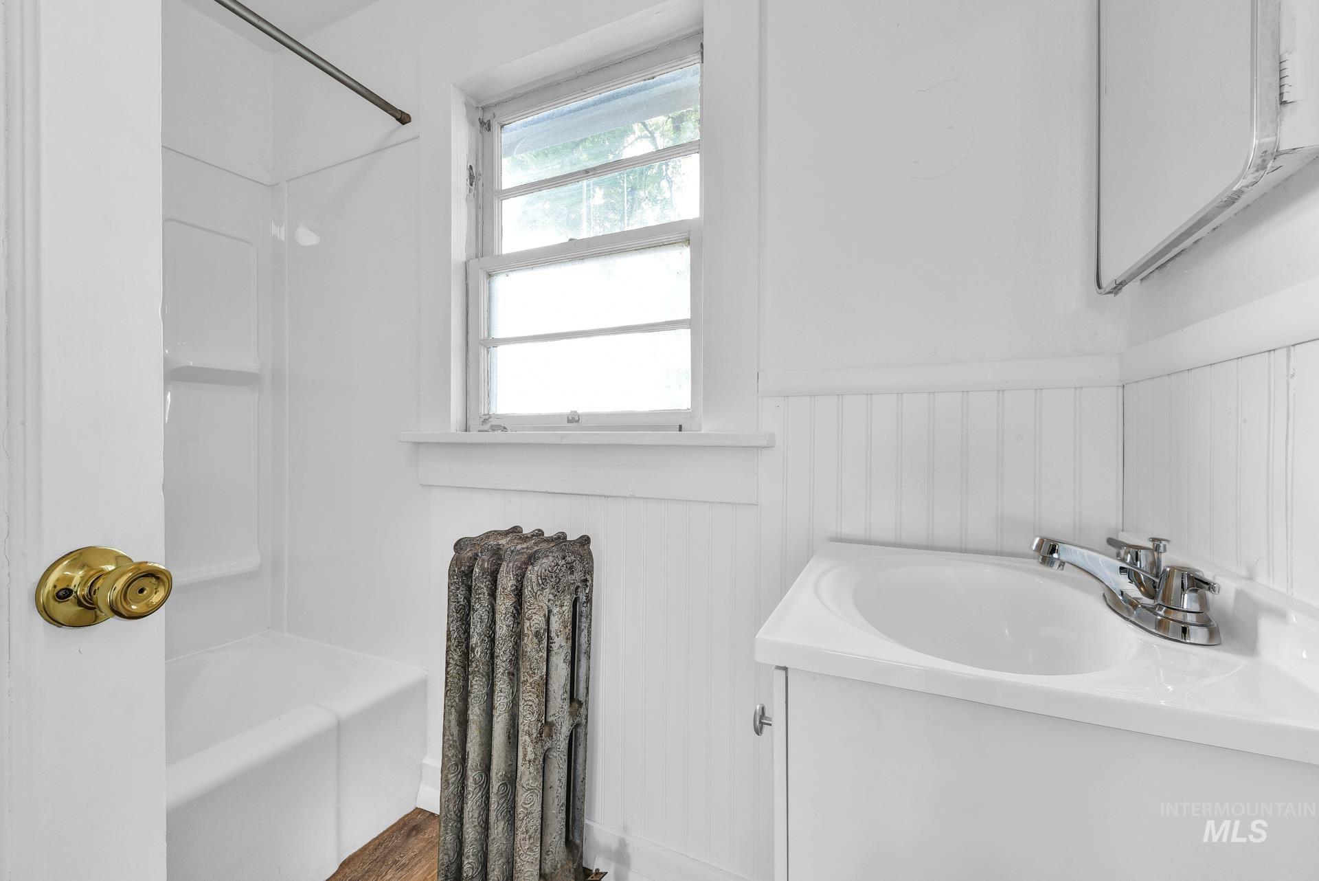 405 N 2nd E Property Photo 26