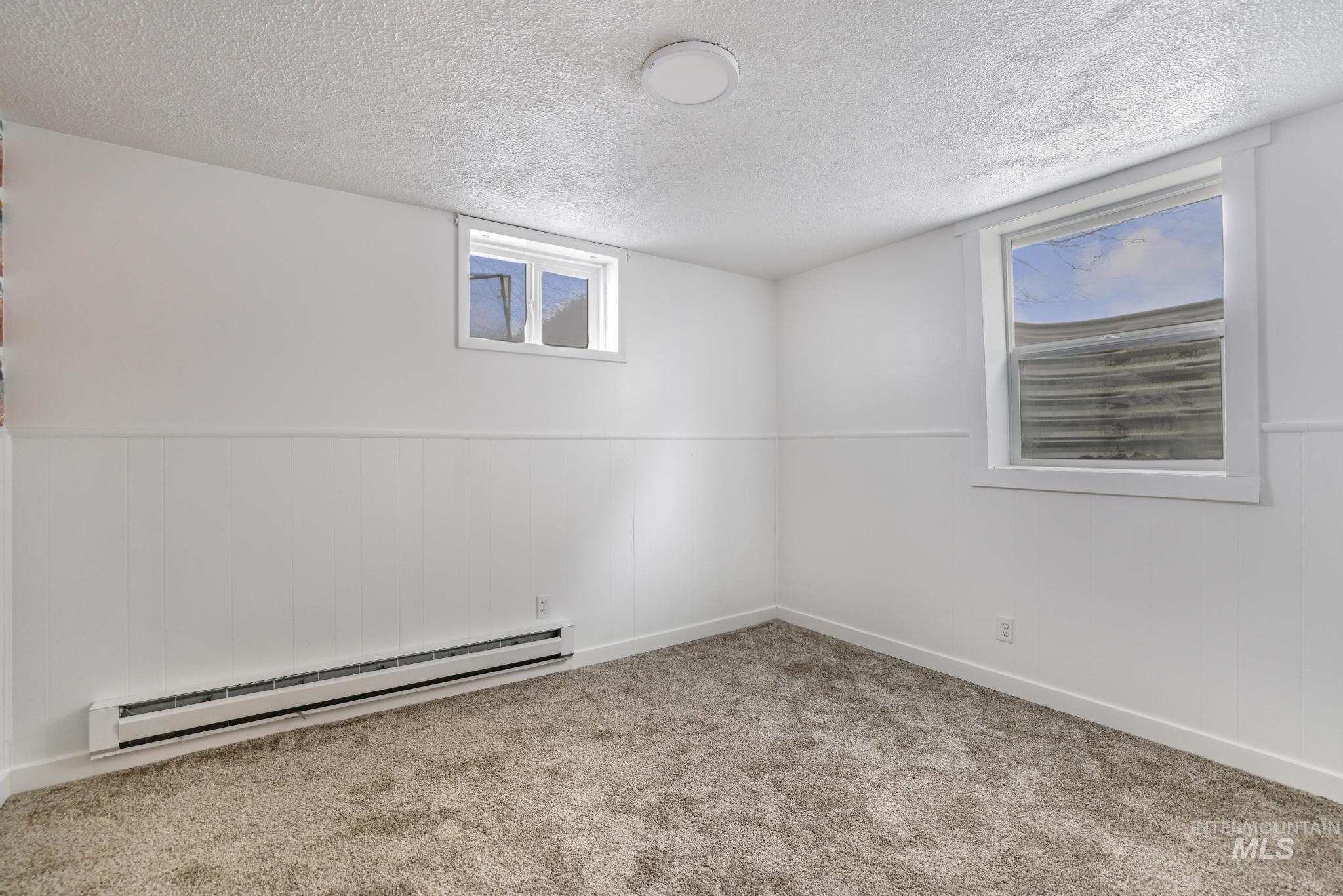 201 E 27th St. Property Photo 12