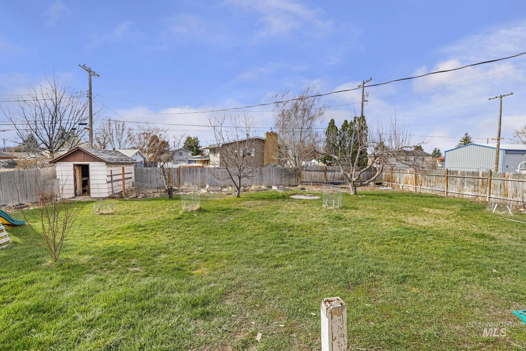 201 E 27th St. Property Photo 18