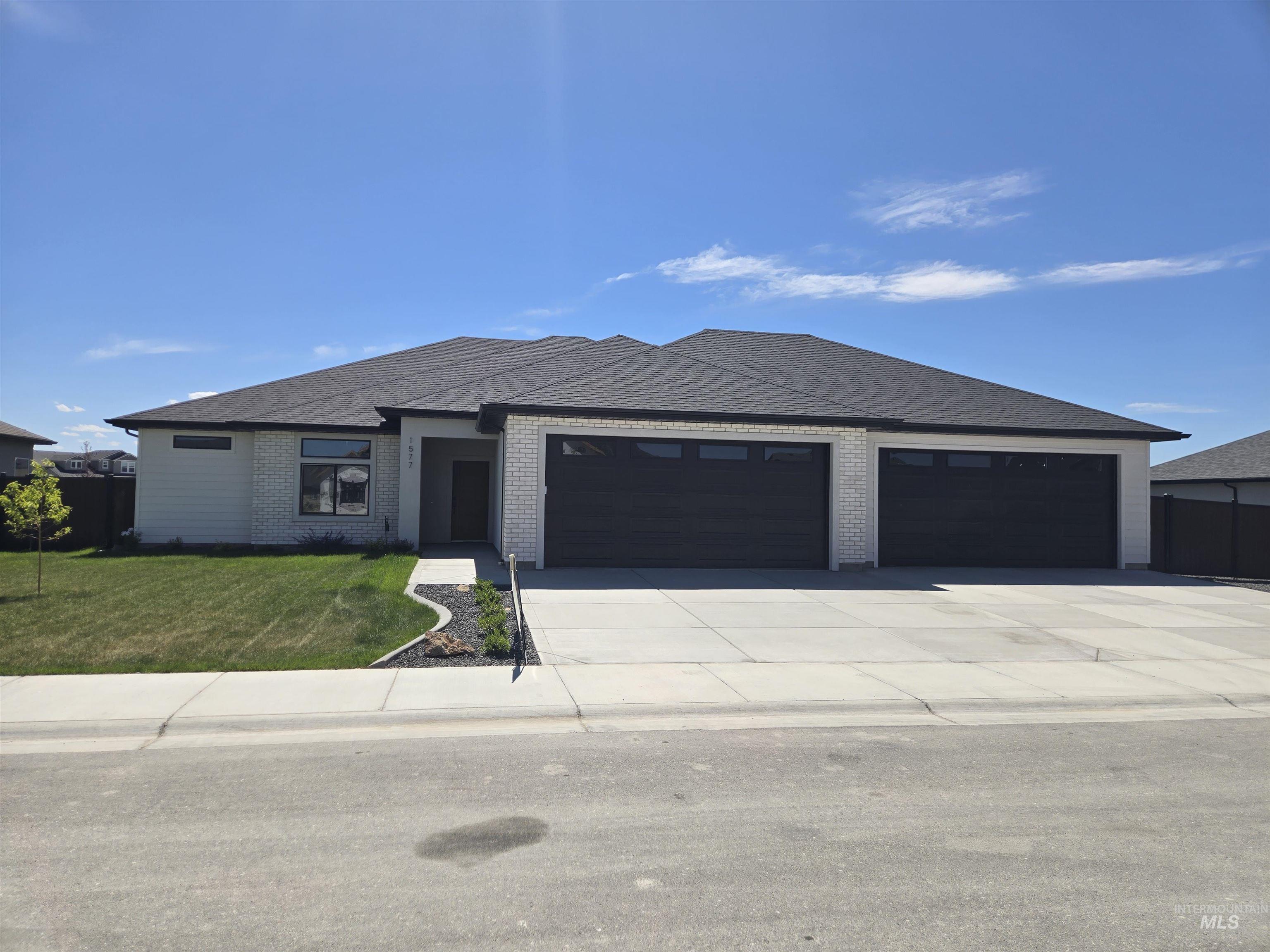 1577 Tule Dr. Property Photo 2
