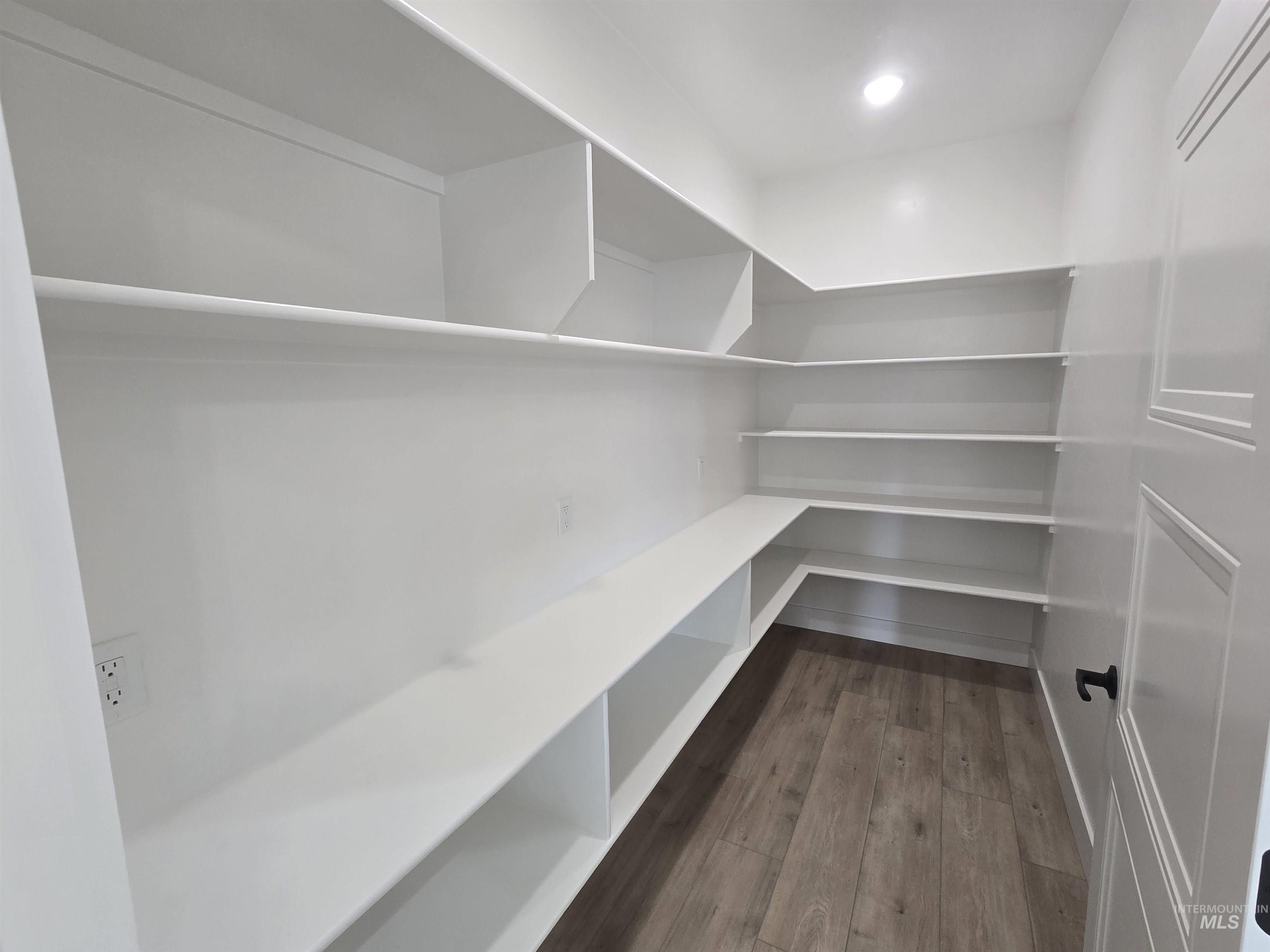 1577 Tule Dr. Property Photo 18