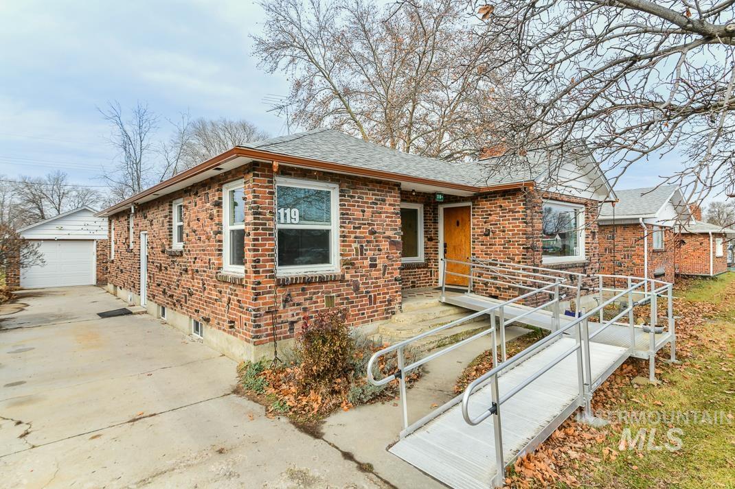 119 S. Holly Street Property Photo 3