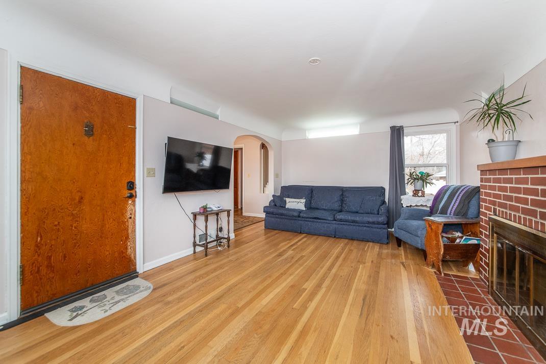 119 S. Holly Street Property Photo 6