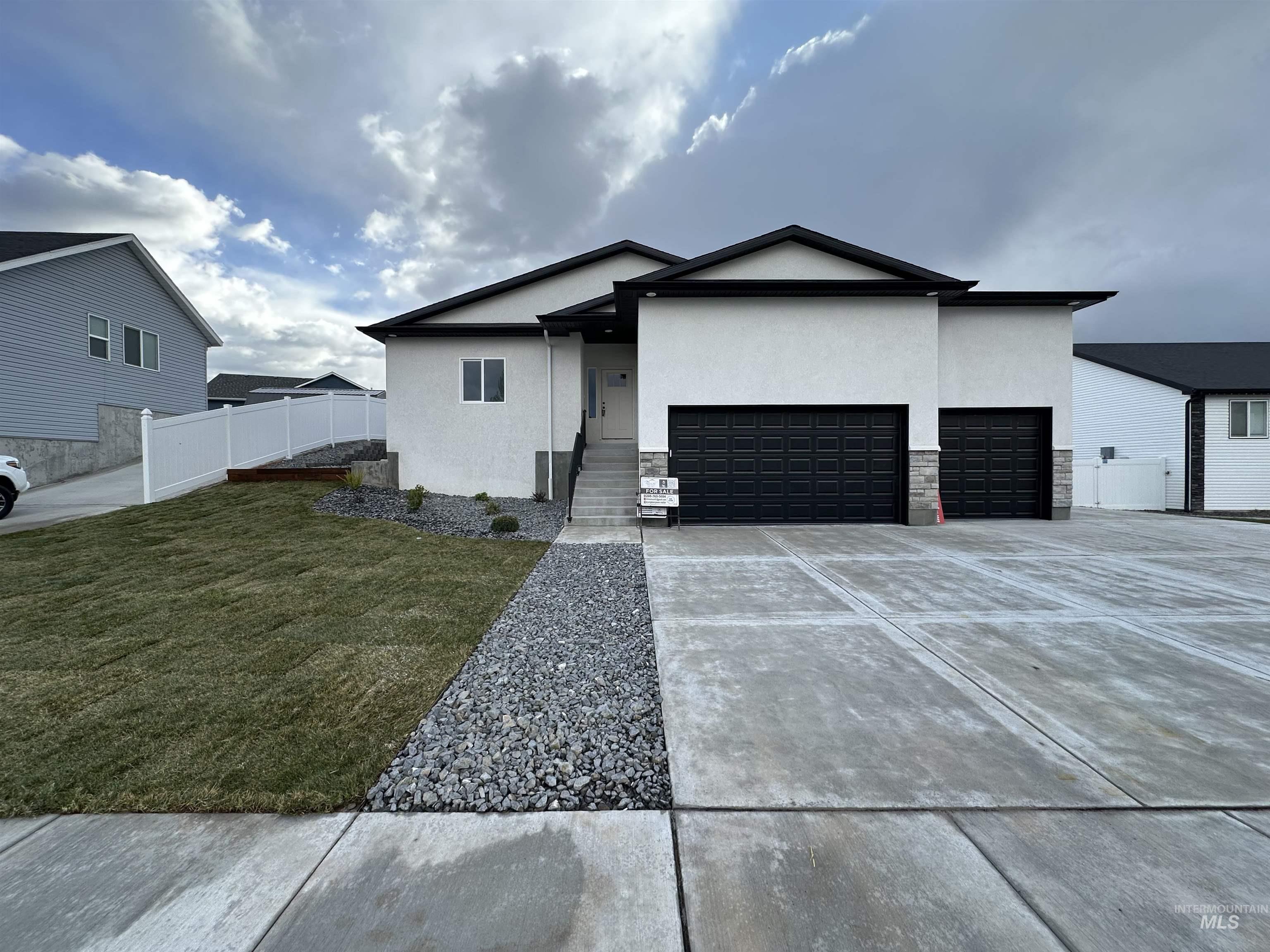 2089 Magellan Loop
