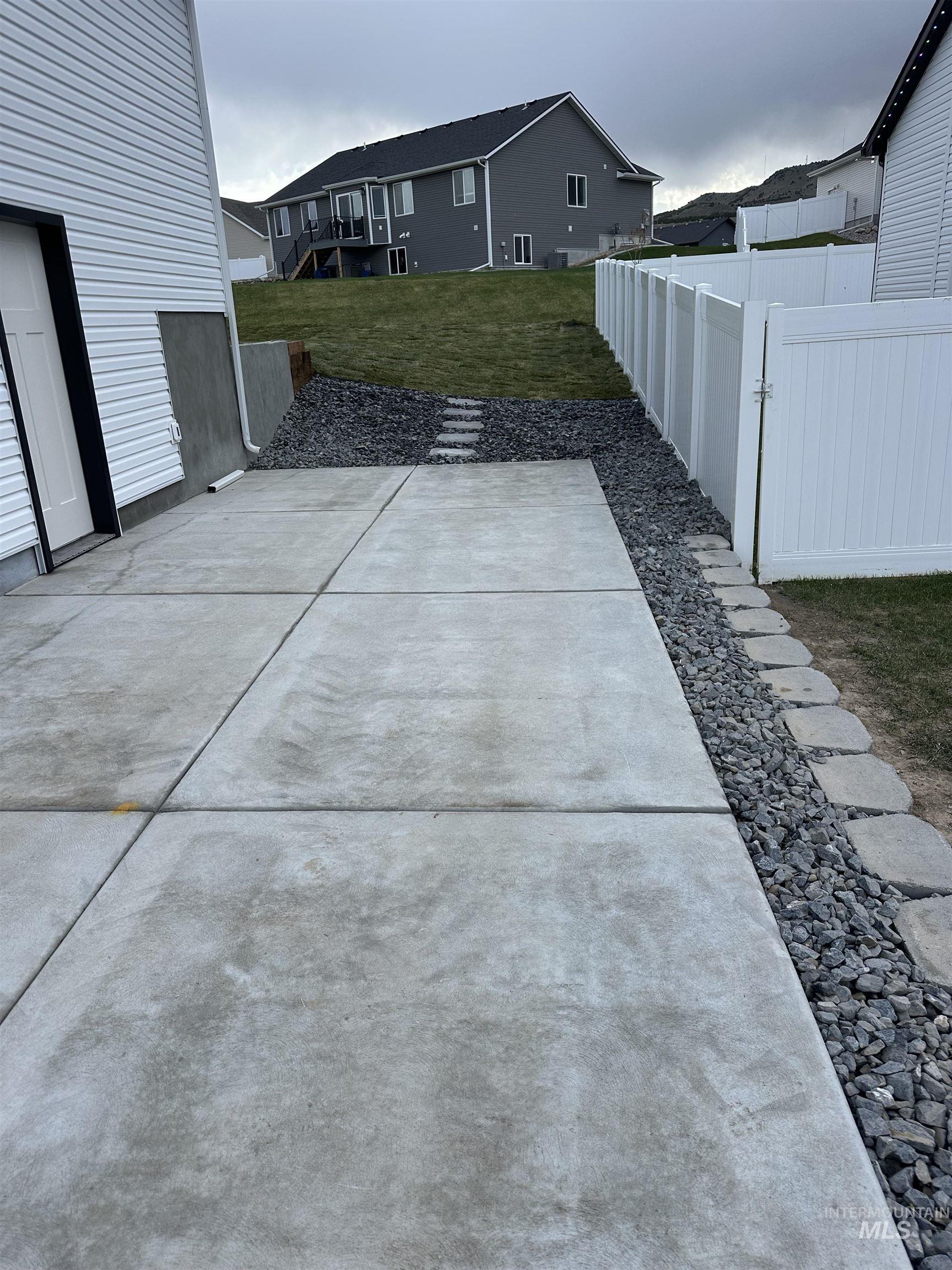 2089 Magellan Loop Property Photo 3