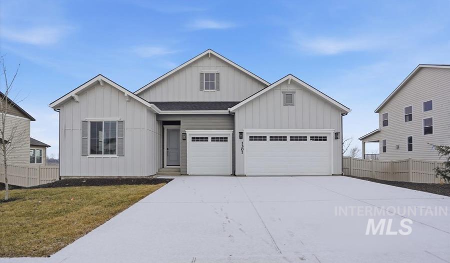 1301 White Cliffs St Property Photo 1
