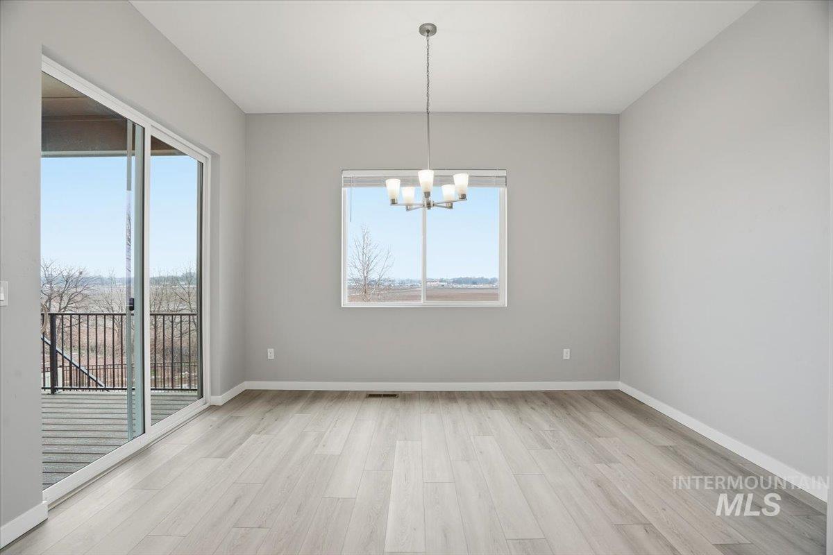 1301 White Cliffs St Property Photo 6