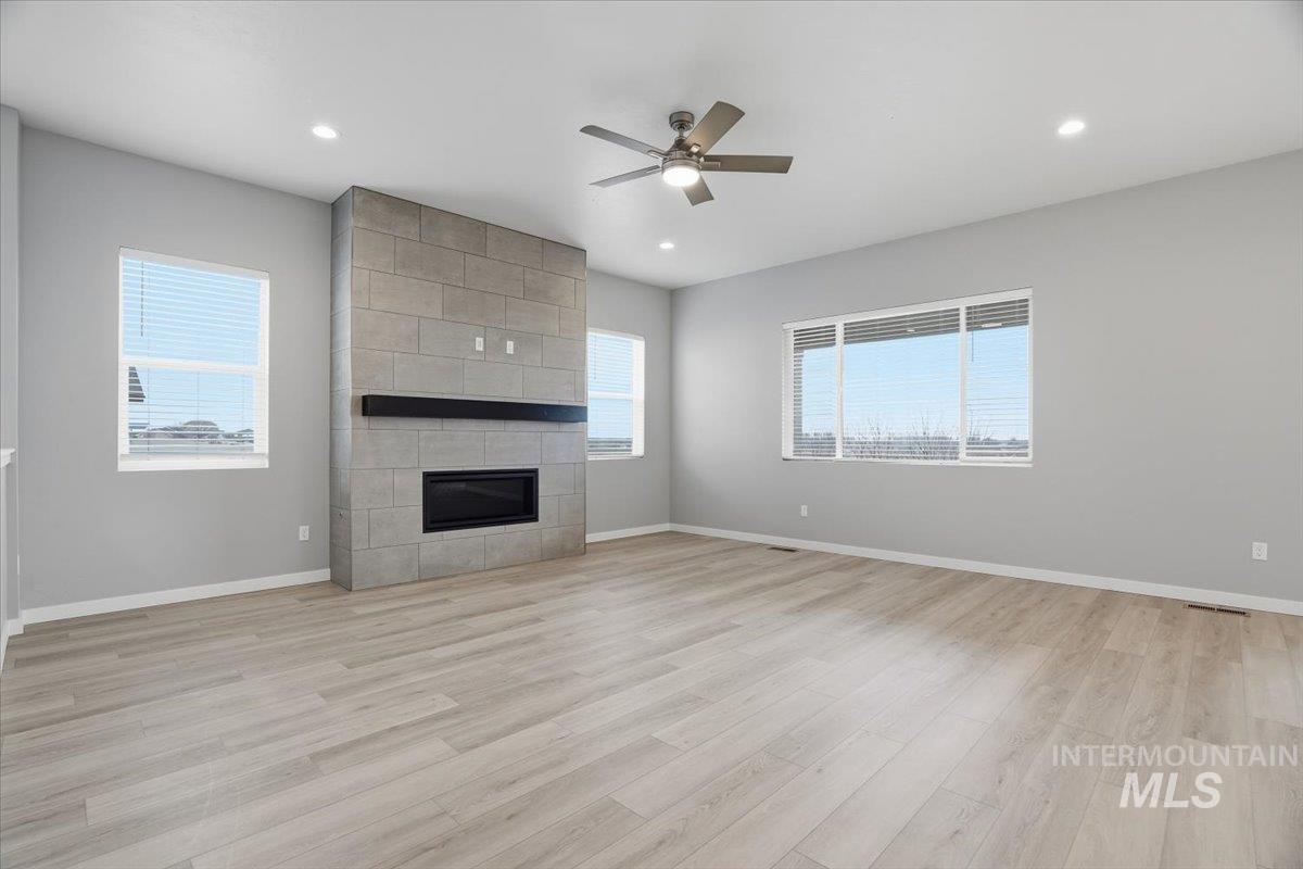 1301 White Cliffs St Property Photo 9