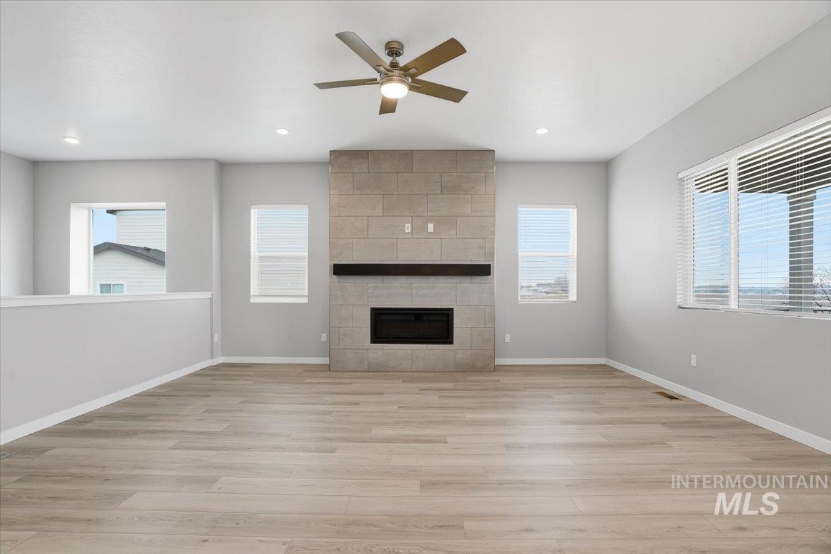 1301 White Cliffs St Property Photo 10