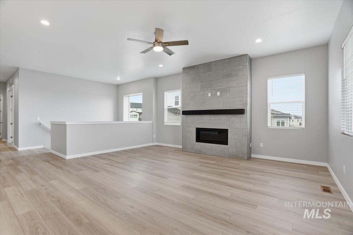 1301 White Cliffs St Property Photo 11