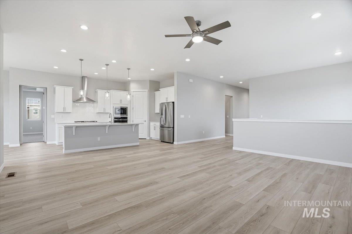 1301 White Cliffs St Property Photo 12