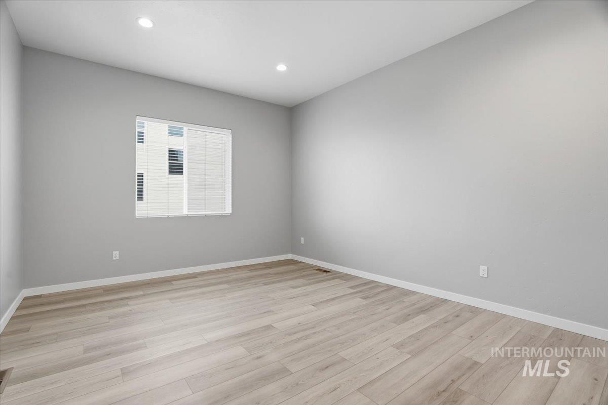 1301 White Cliffs St Property Photo 19