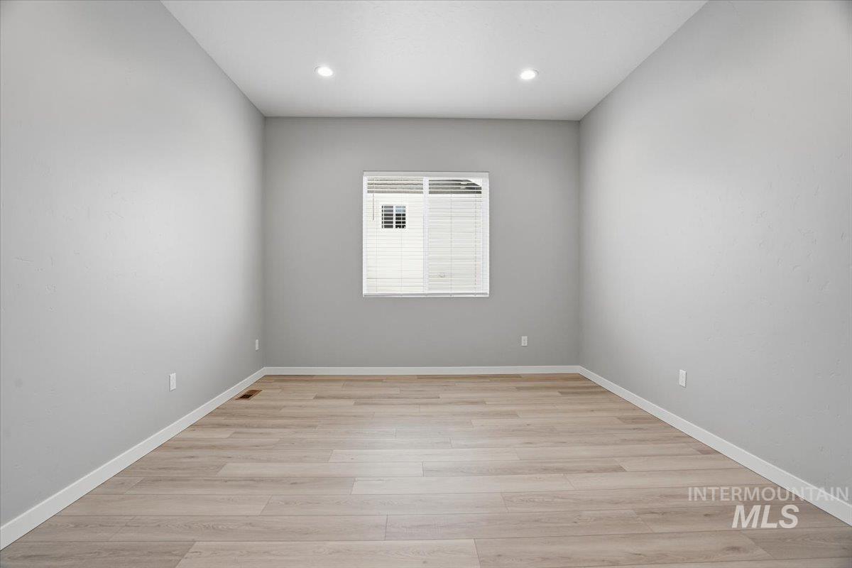 1301 White Cliffs St Property Photo 24