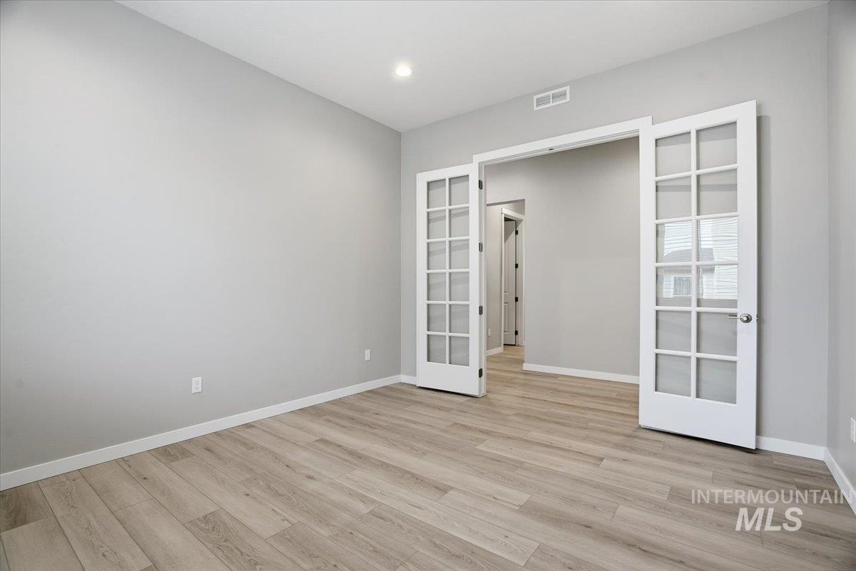 1301 White Cliffs St Property Photo 25