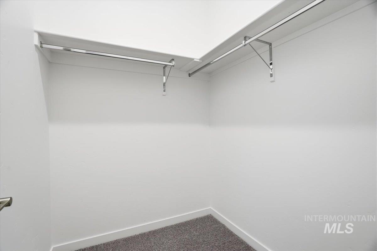 1301 White Cliffs St Property Photo 28