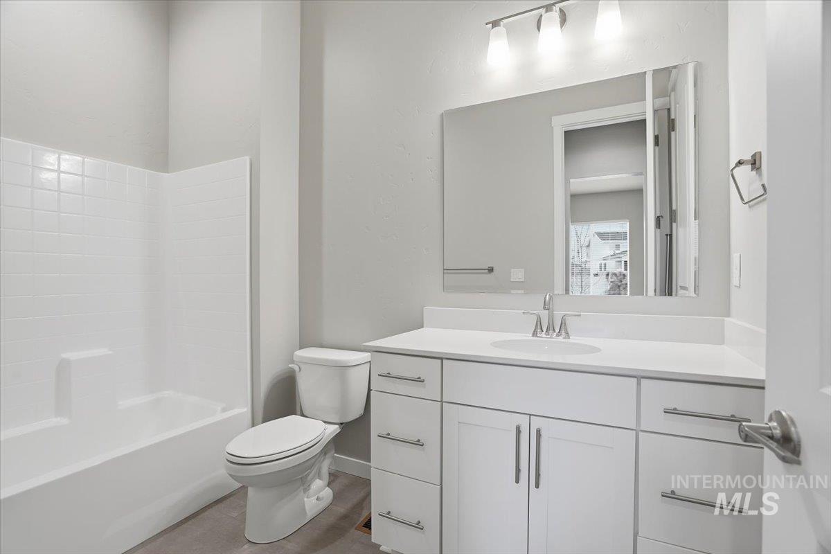 1301 White Cliffs St Property Photo 29